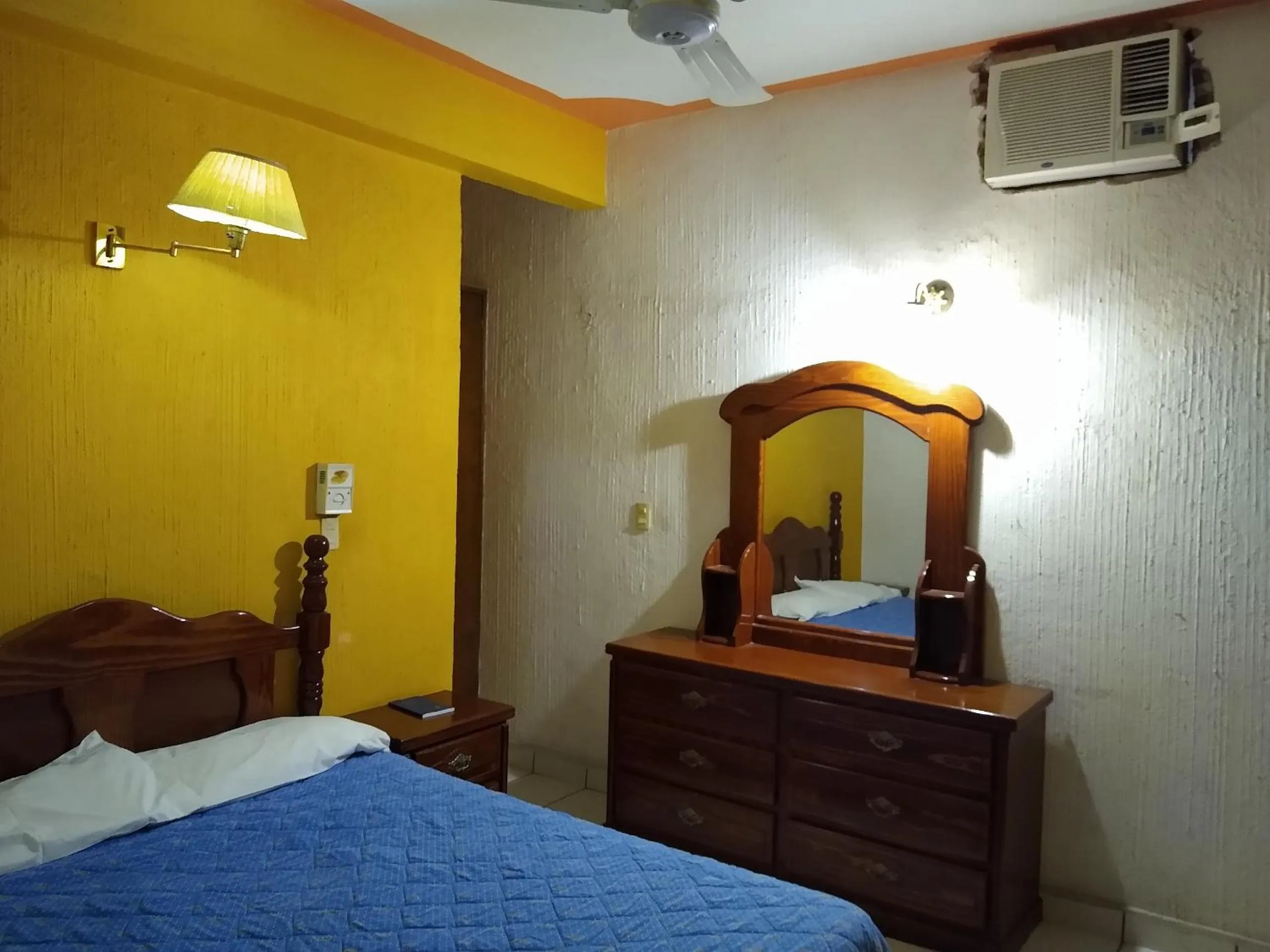 Bedroom, Bed in Hotel Real Jojutla