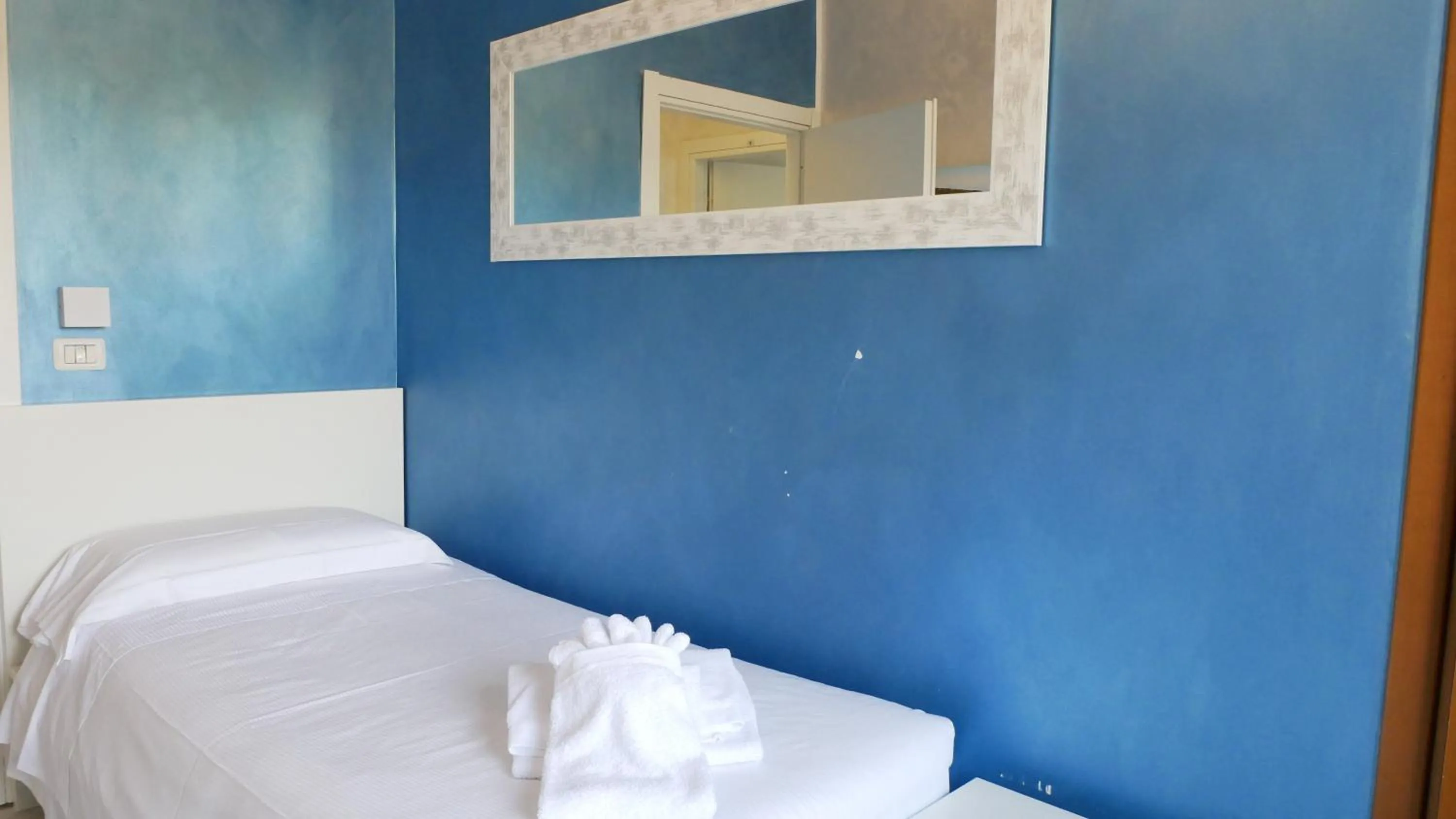 Bed in Borghetto Hotel