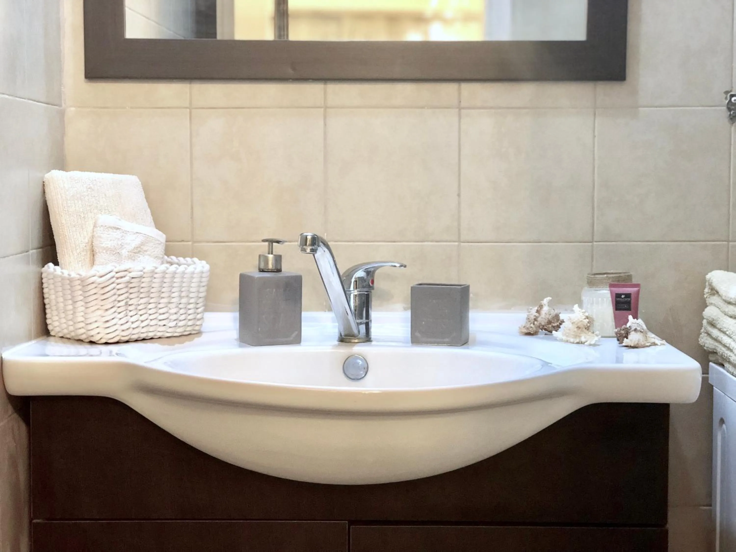 Shower in Stylish Tel Aviv