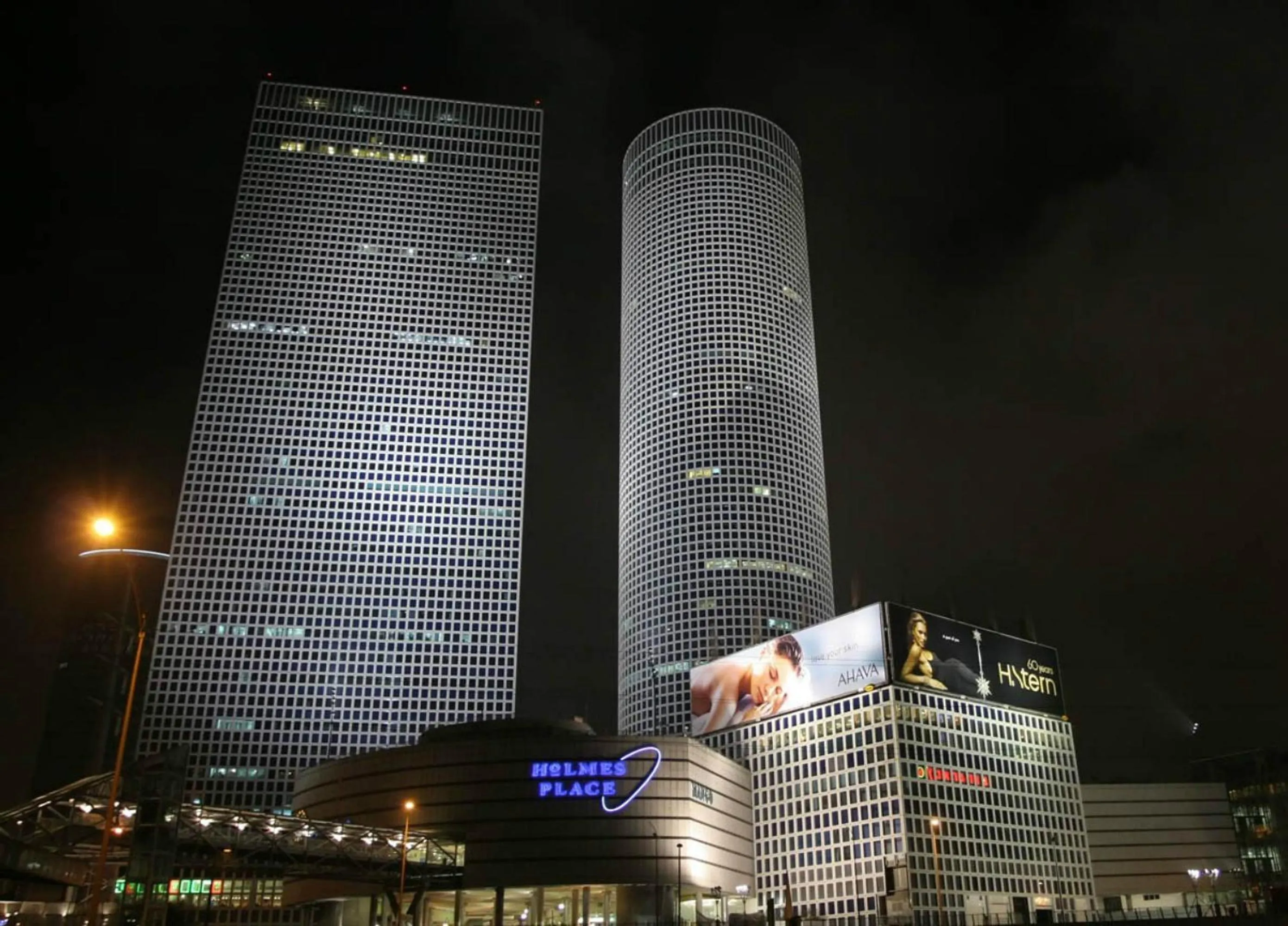 Property building in Stylish Tel Aviv