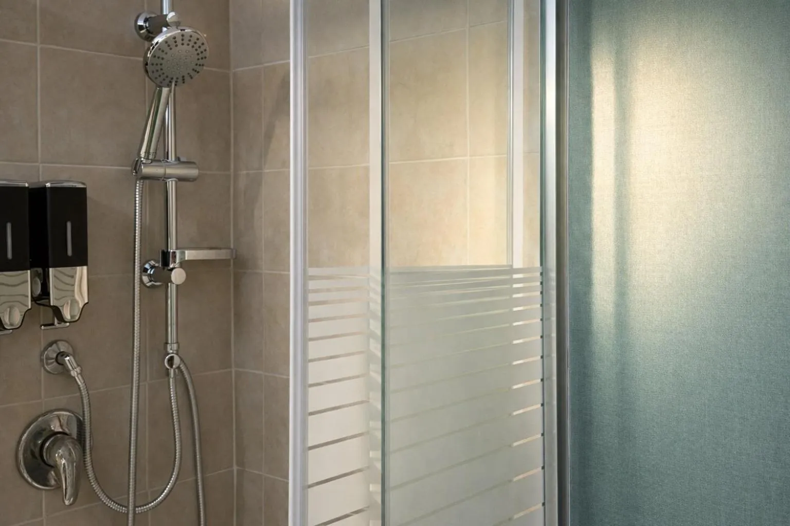 Shower in Stylish Tel Aviv