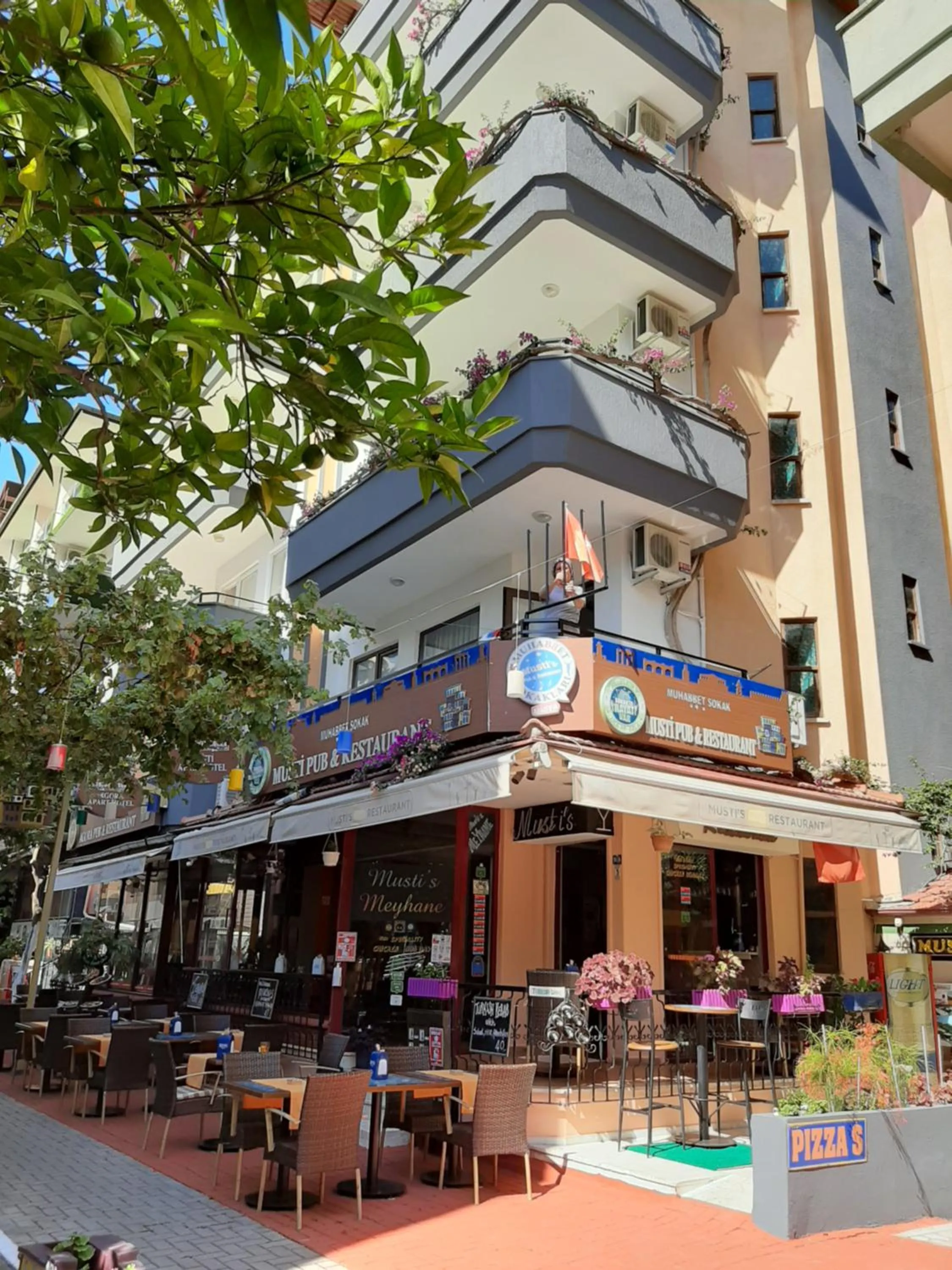 Restaurant/places to eat in Musti Apart Hotel