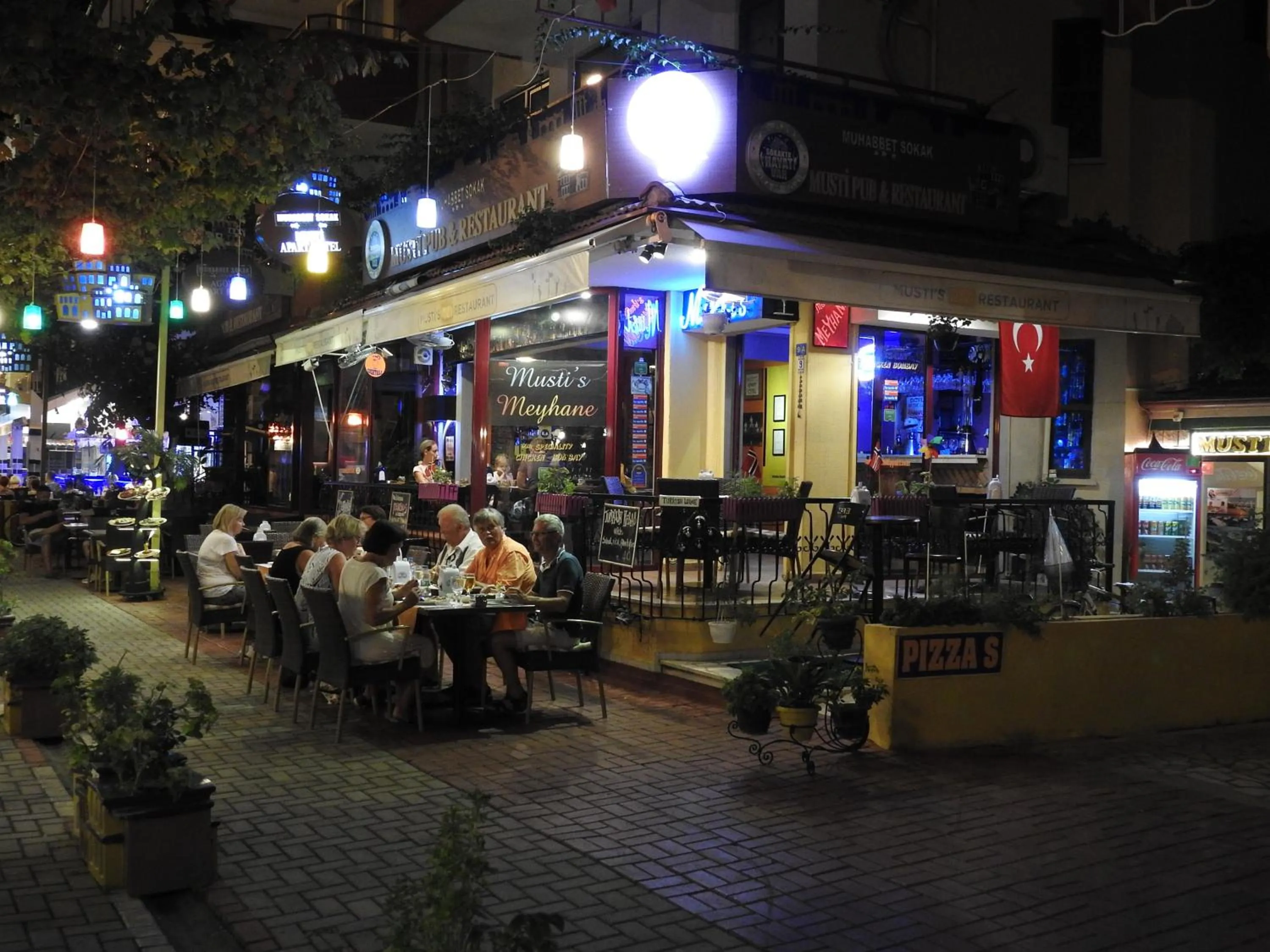 Restaurant/places to eat in Musti Apart Hotel