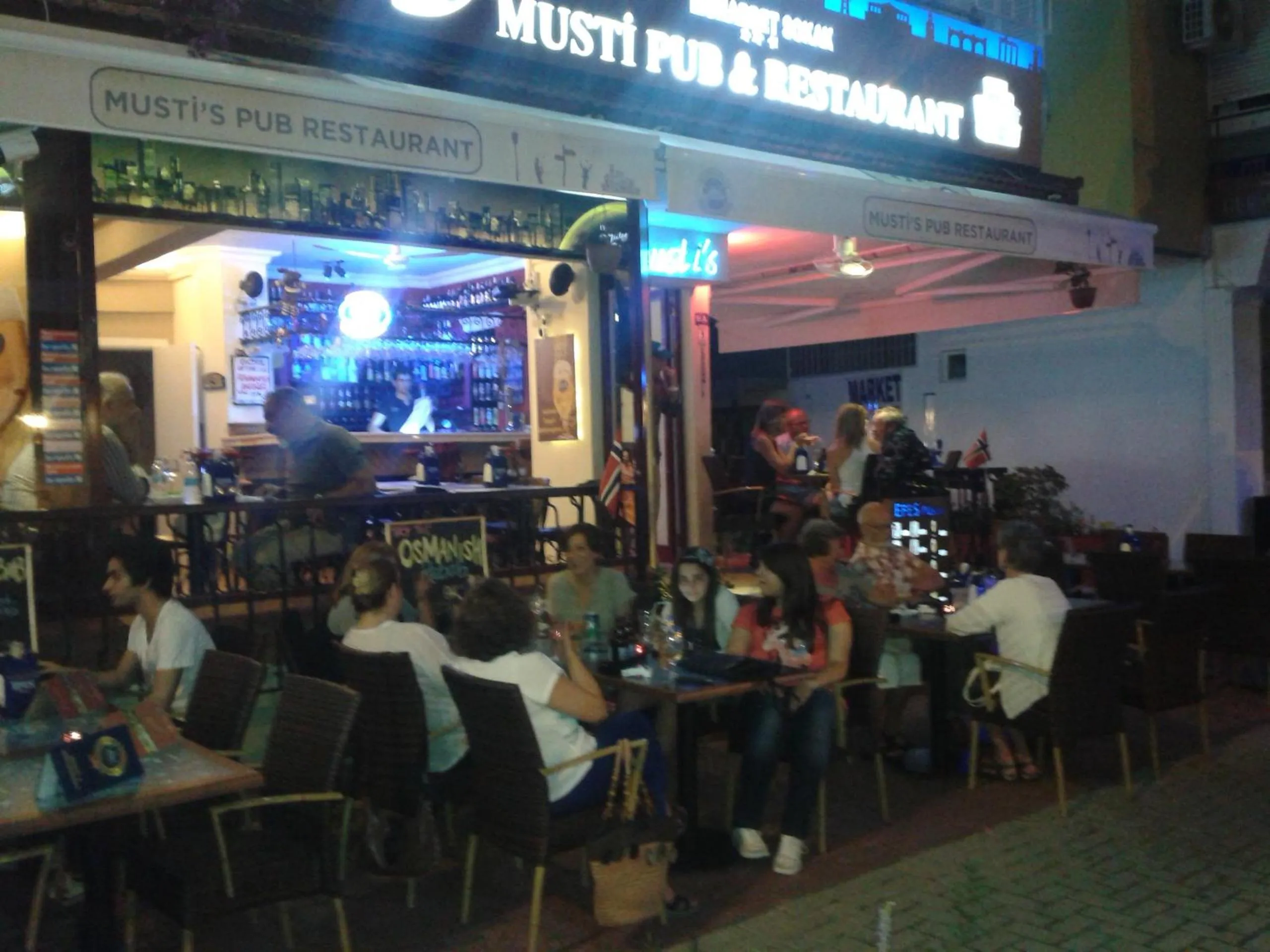 Restaurant/places to eat in Musti Apart Hotel
