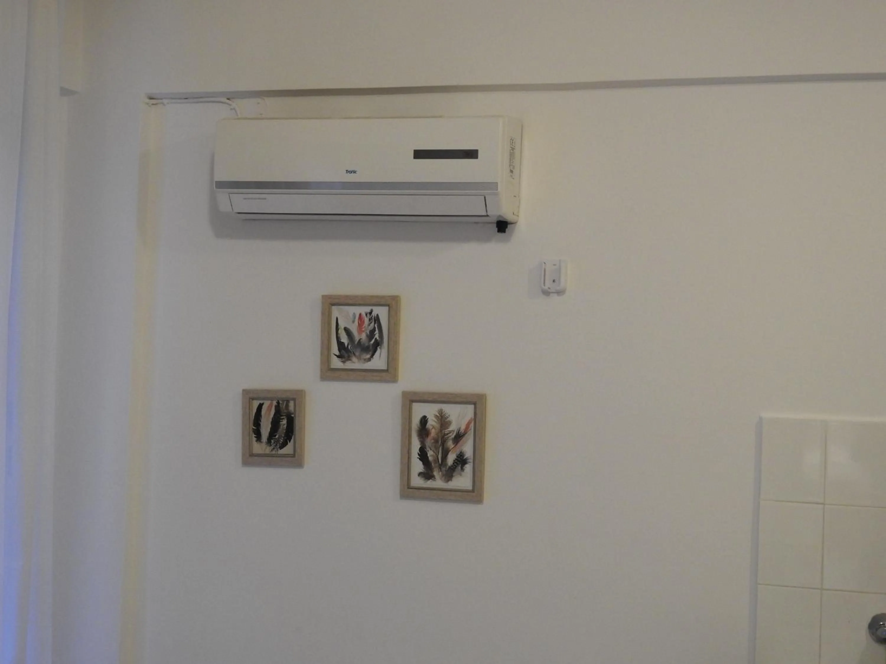 Communal lounge/ TV room in Musti Apart Hotel