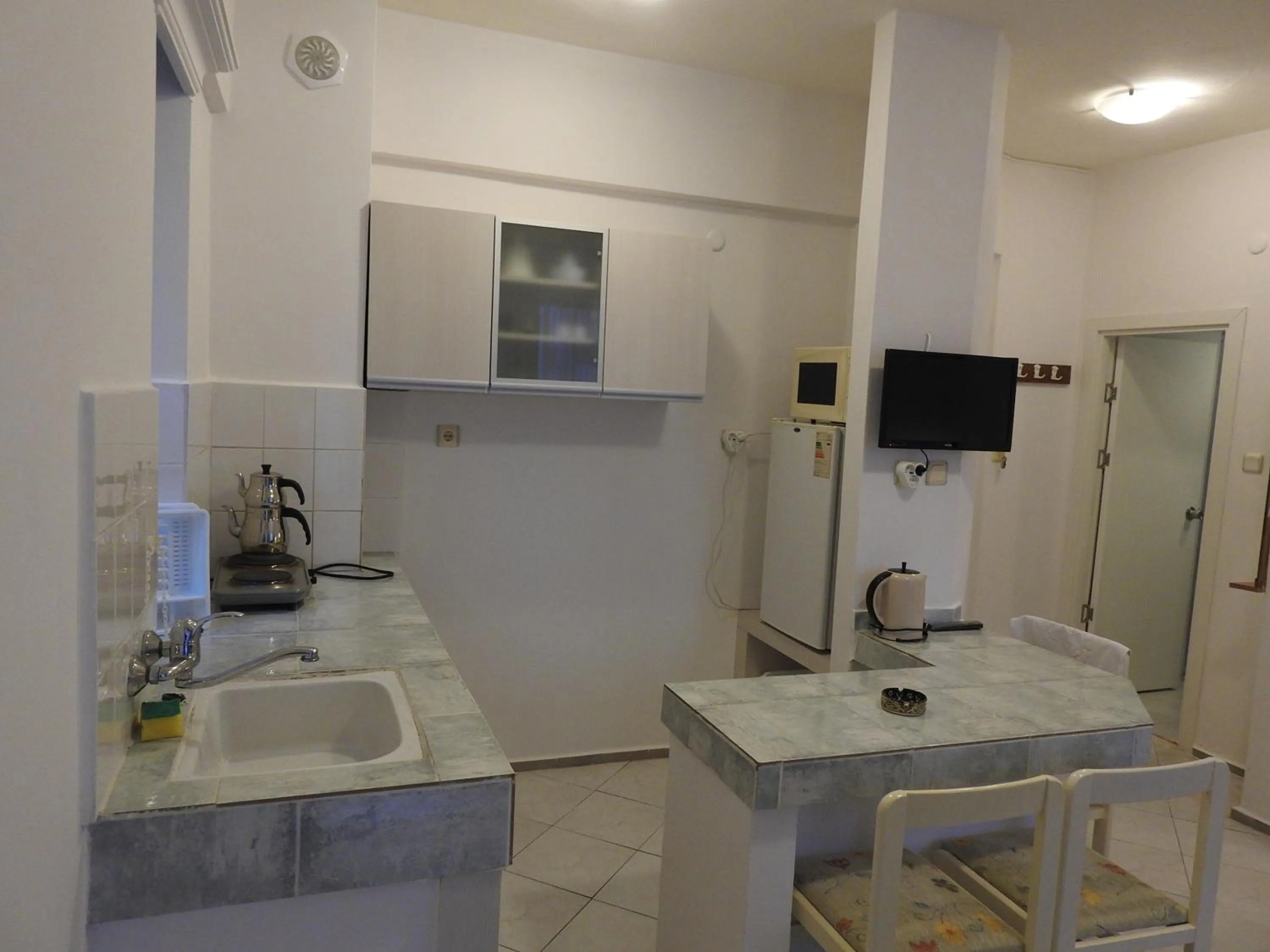 TV and multimedia in Musti Apart Hotel