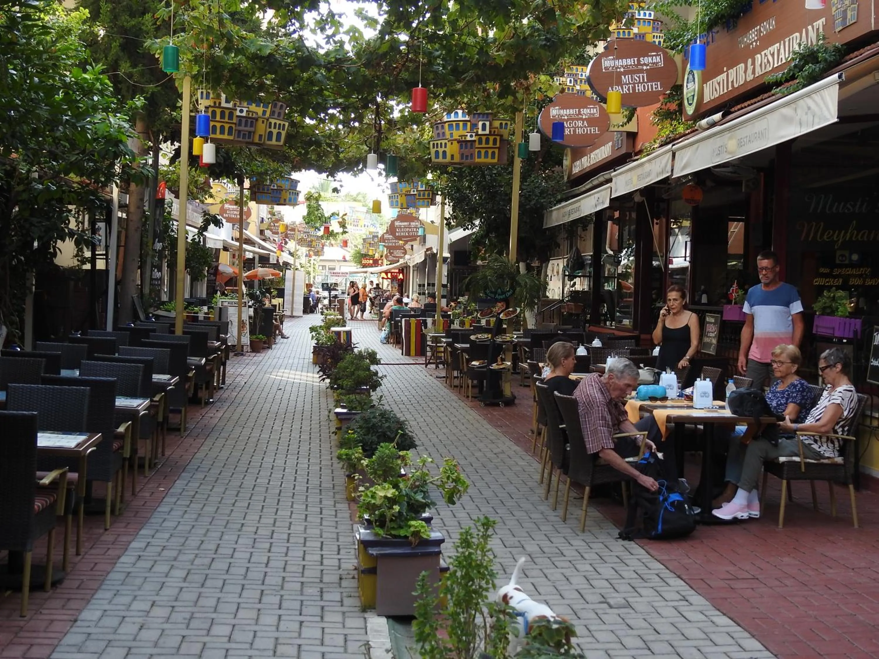 On-site shops in Musti Apart Hotel