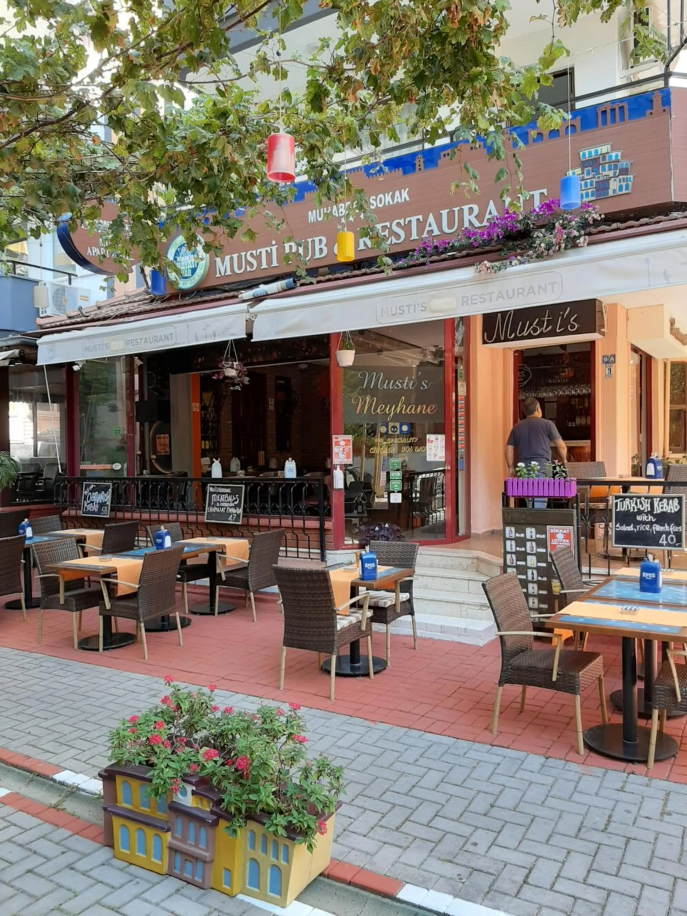 Restaurant/places to eat in Musti Apart Hotel