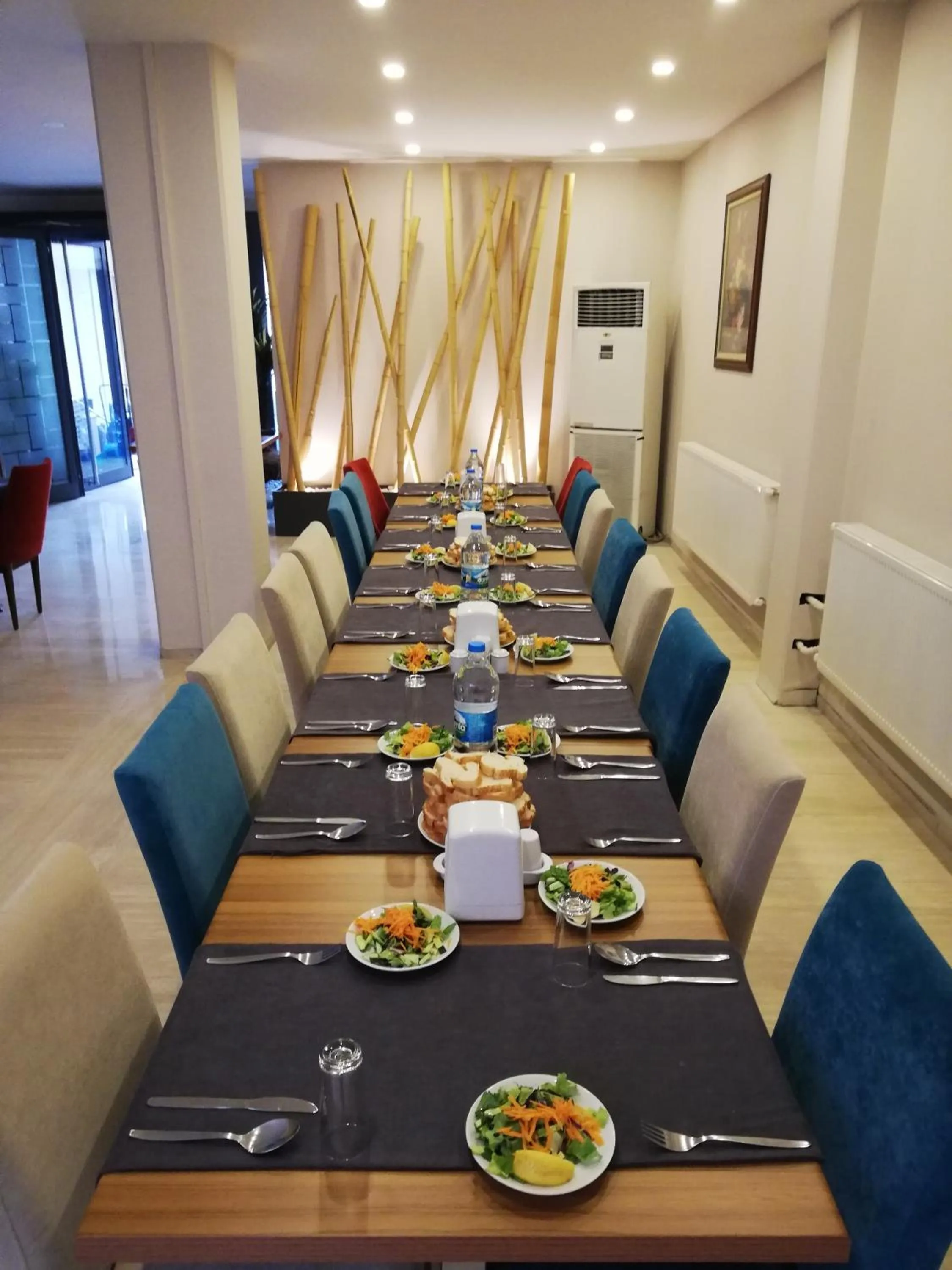 Restaurant/places to eat in Piskin Hotel