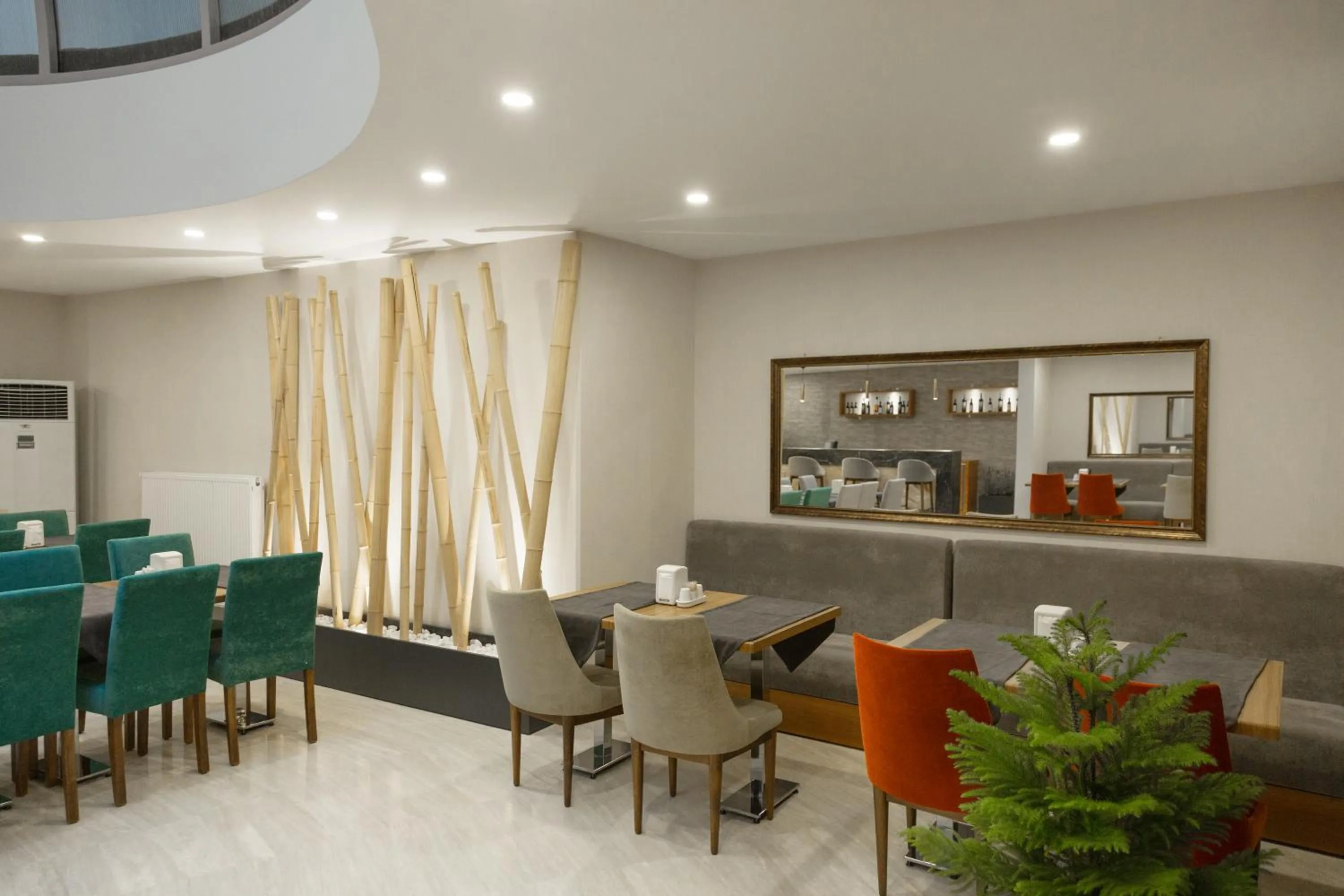 Restaurant/places to eat in Piskin Hotel