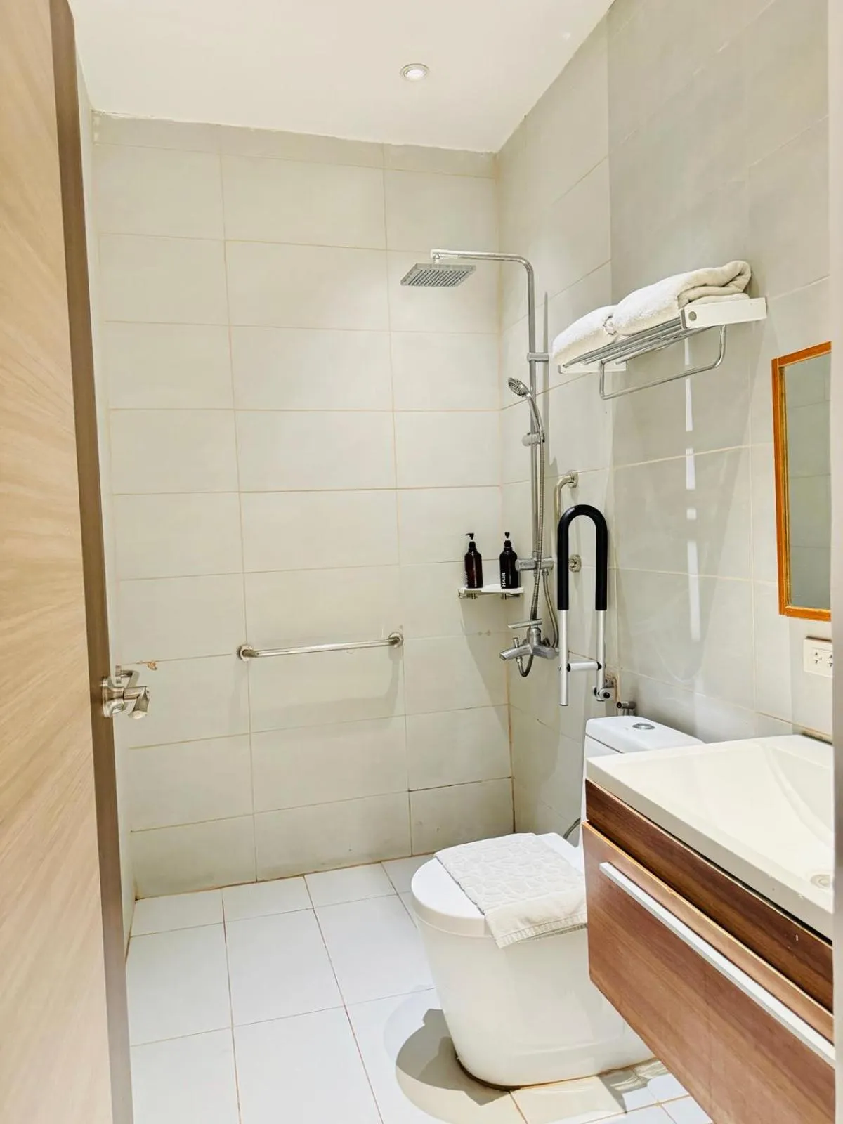 Shower in City Park Hotel Residences