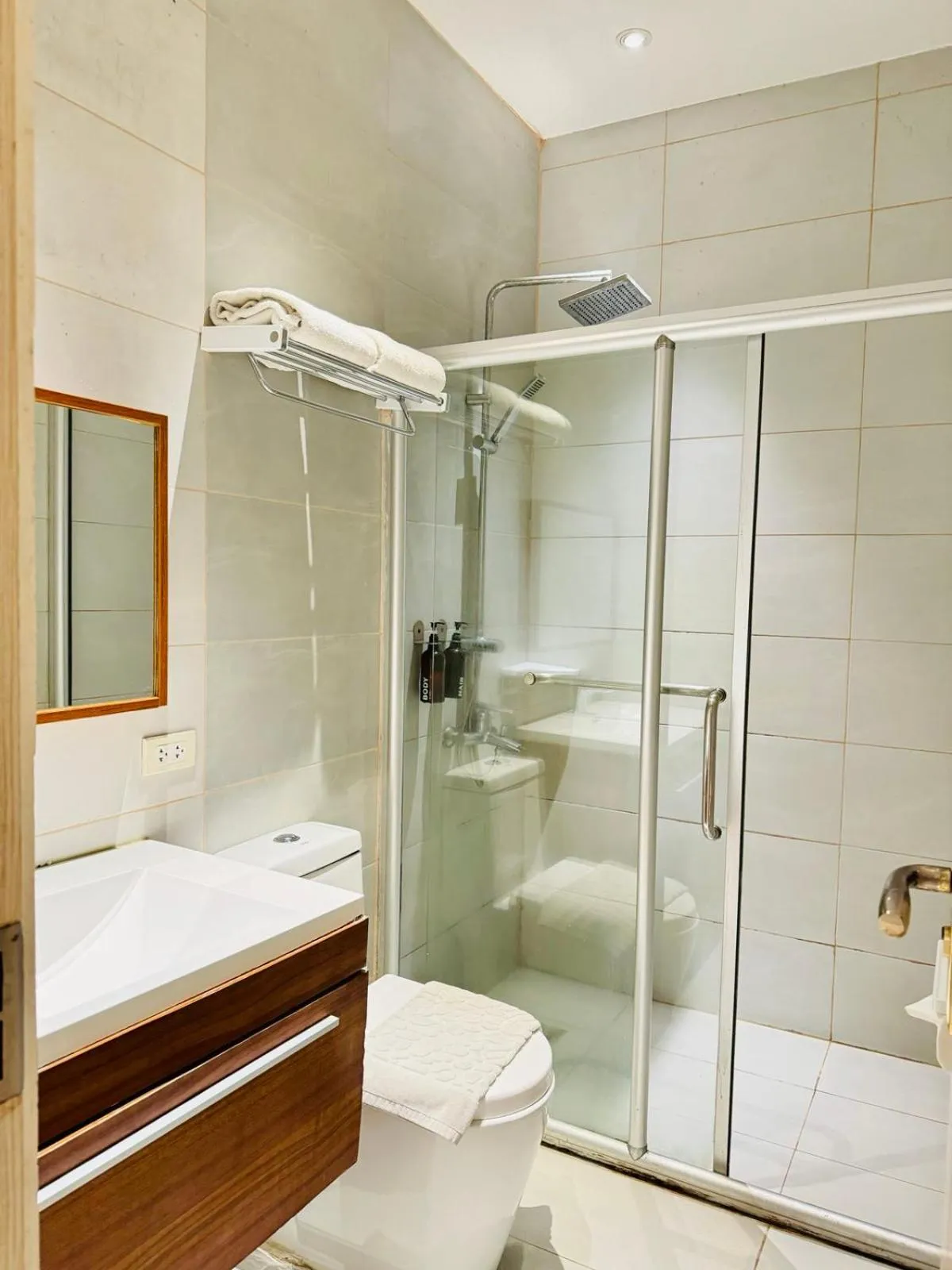 Shower in City Park Hotel Residences