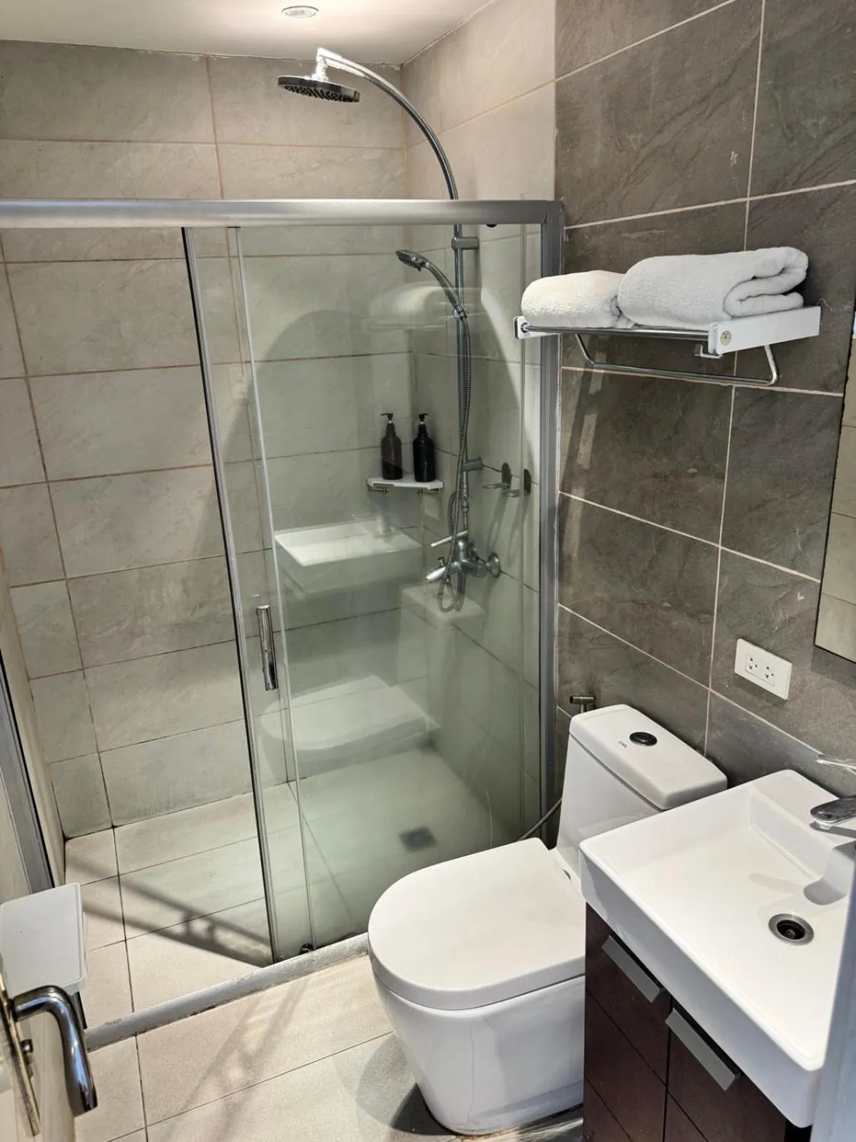 Shower in City Park Hotel Residences