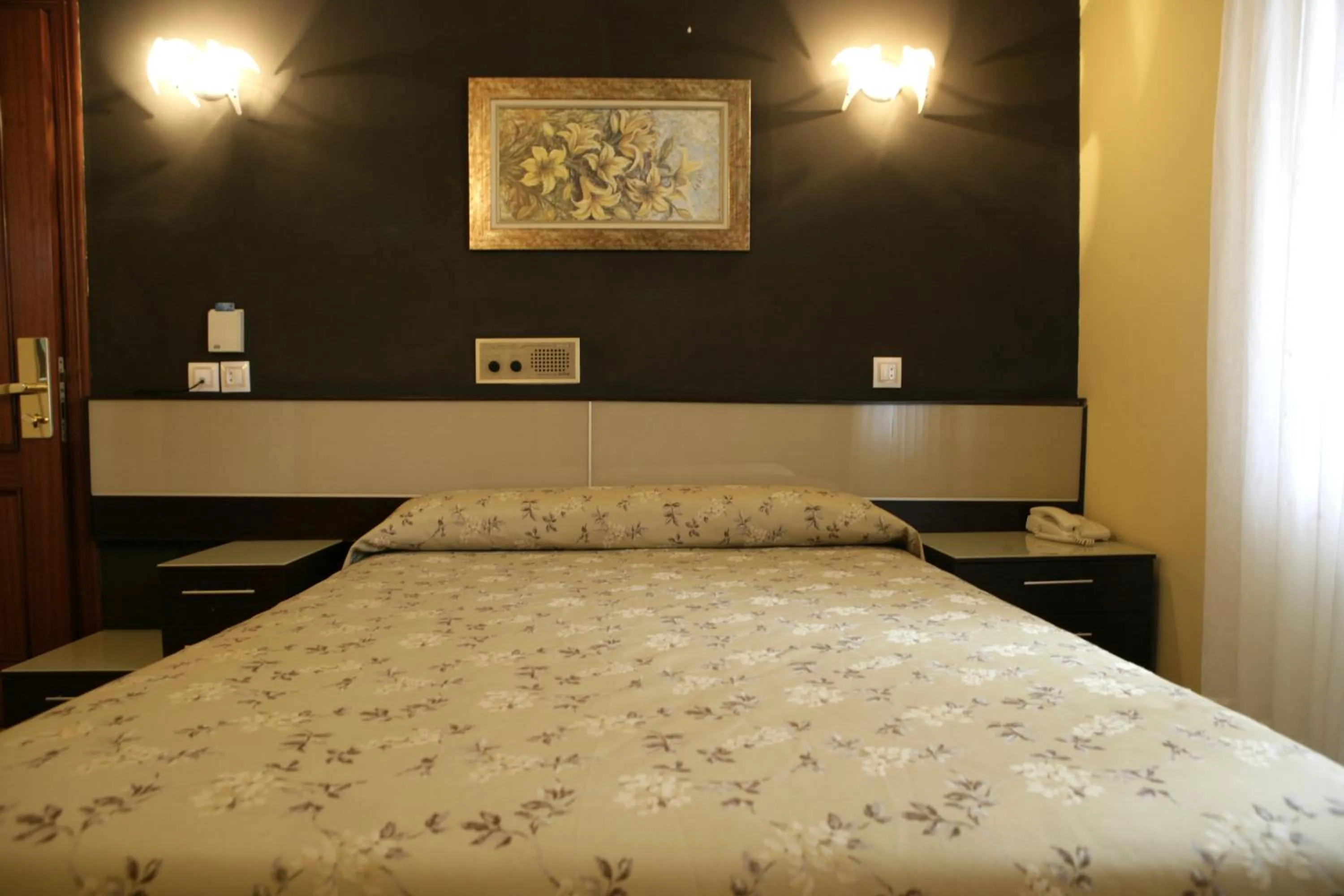 Photo of the whole room in Hotel Azpiazu