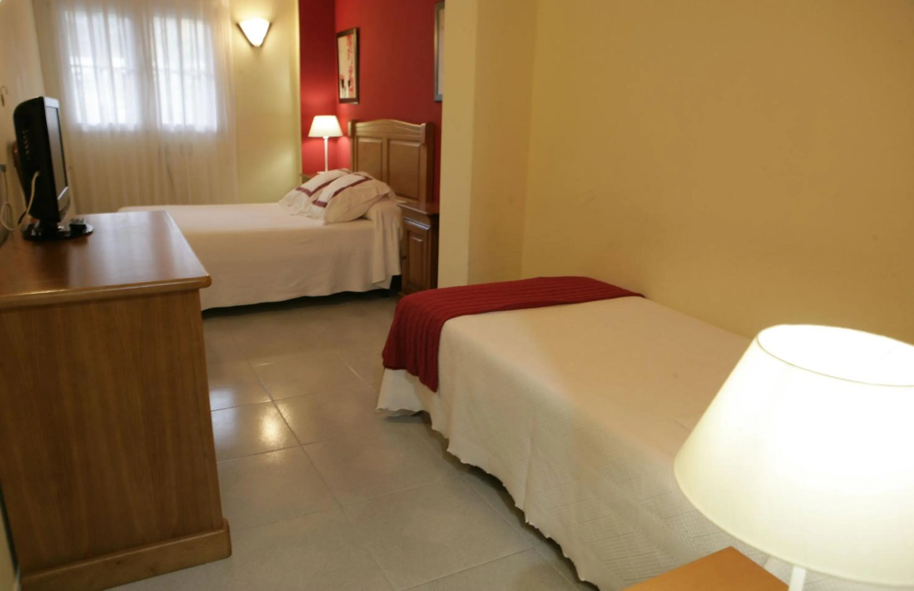 Photo of the whole room in Hotel Azpiazu