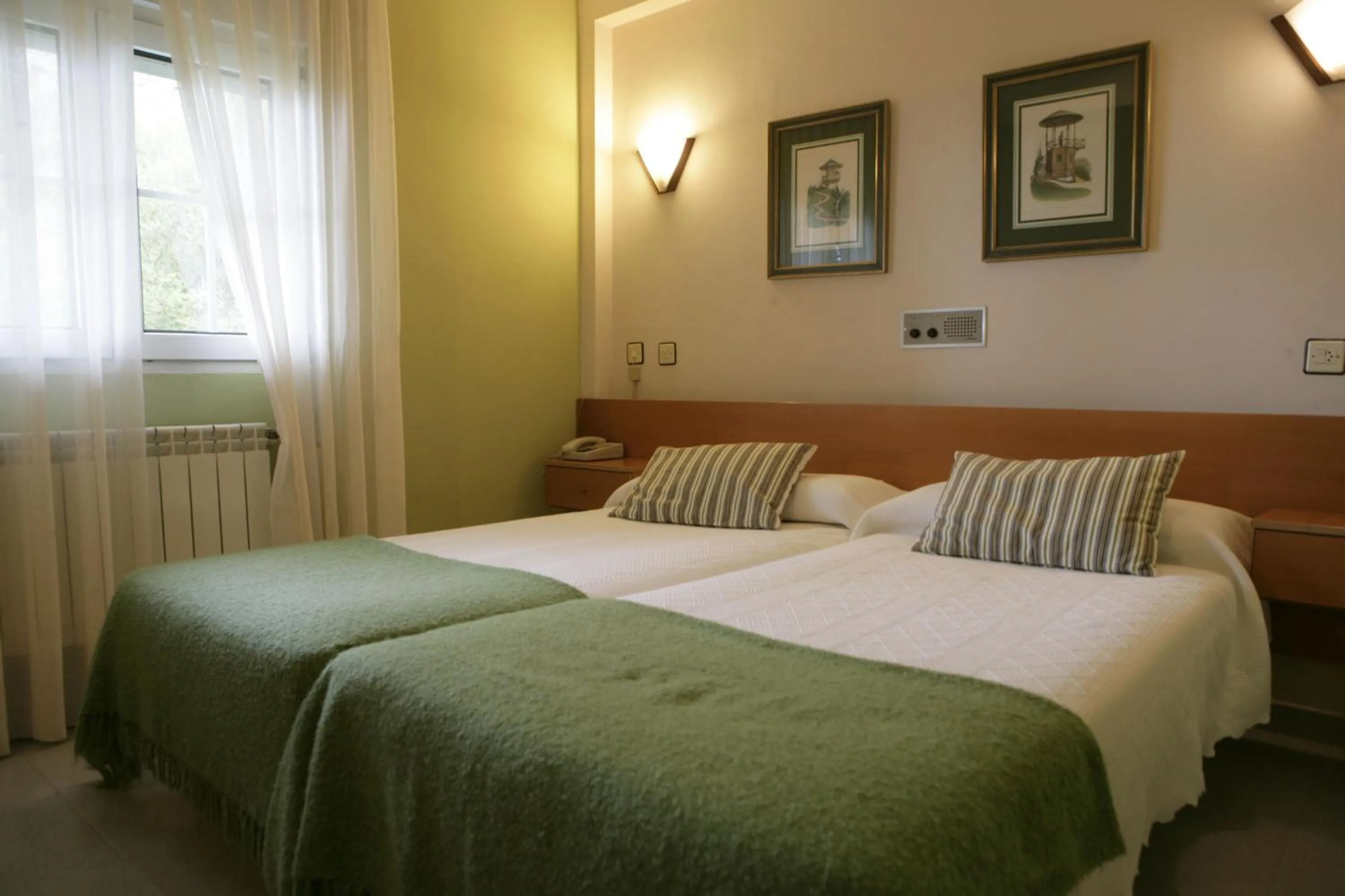 Photo of the whole room in Hotel Azpiazu