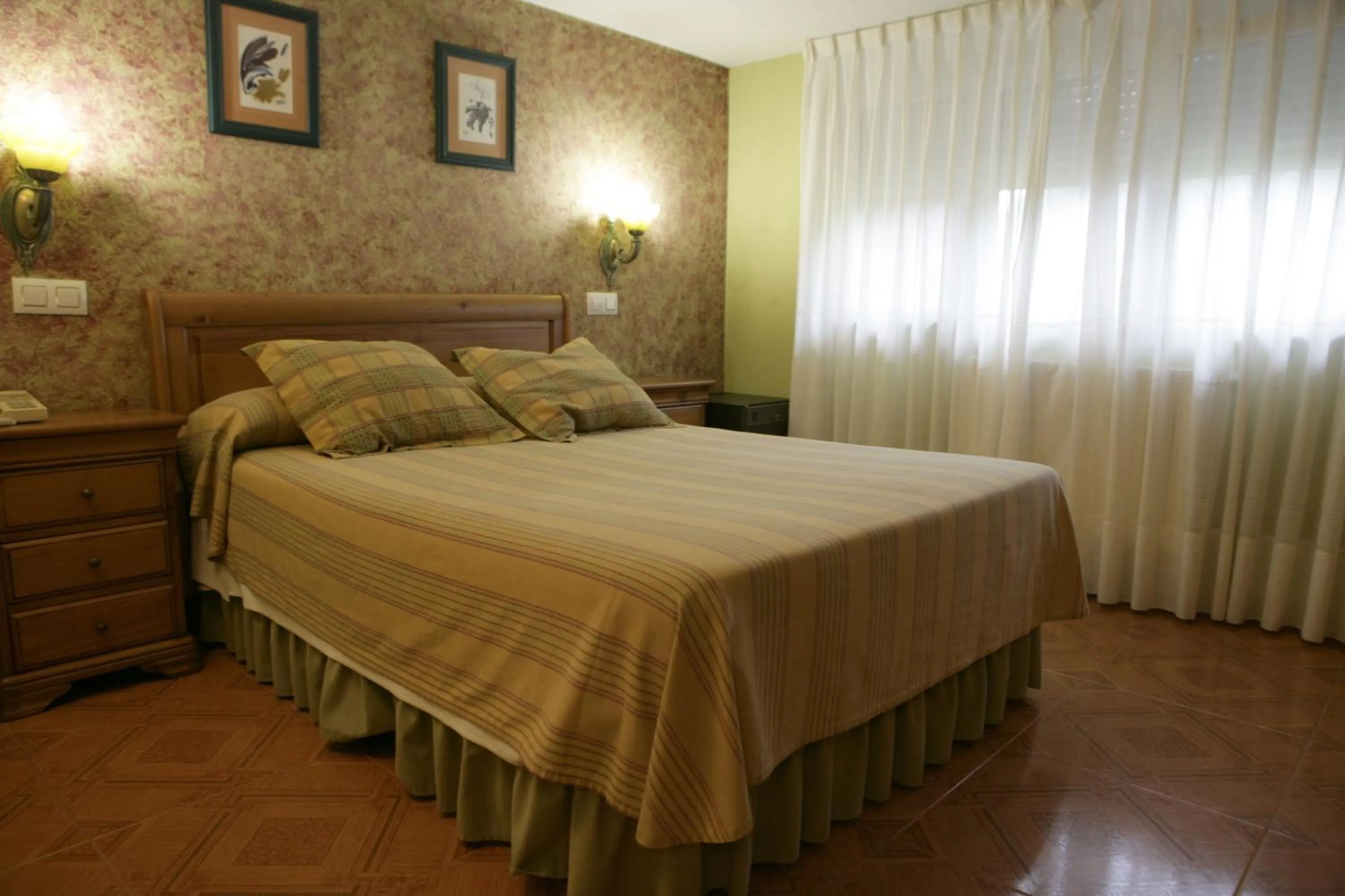 Photo of the whole room in Hotel Azpiazu