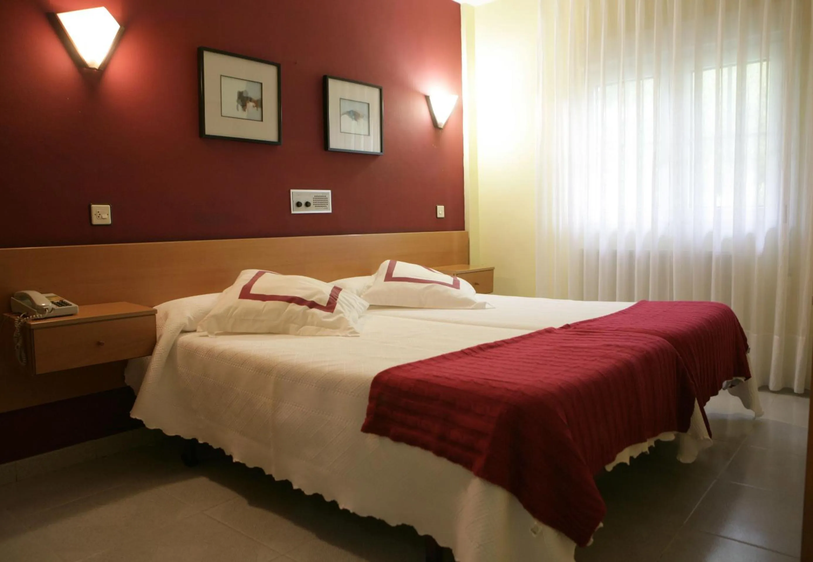 Photo of the whole room in Hotel Azpiazu