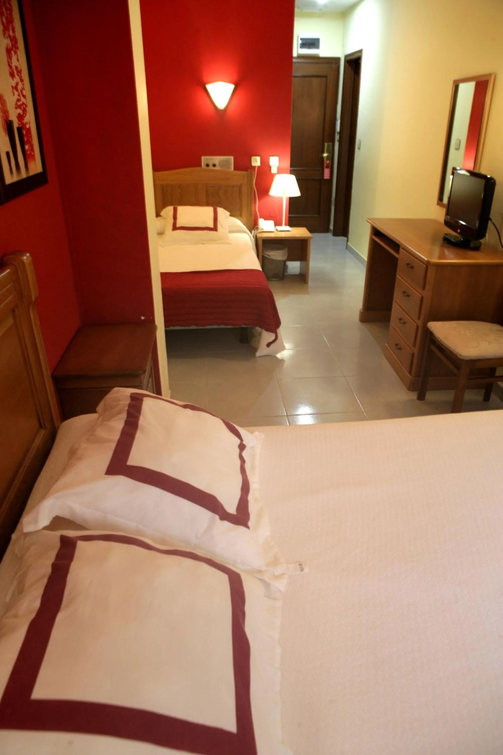 Photo of the whole room in Hotel Azpiazu