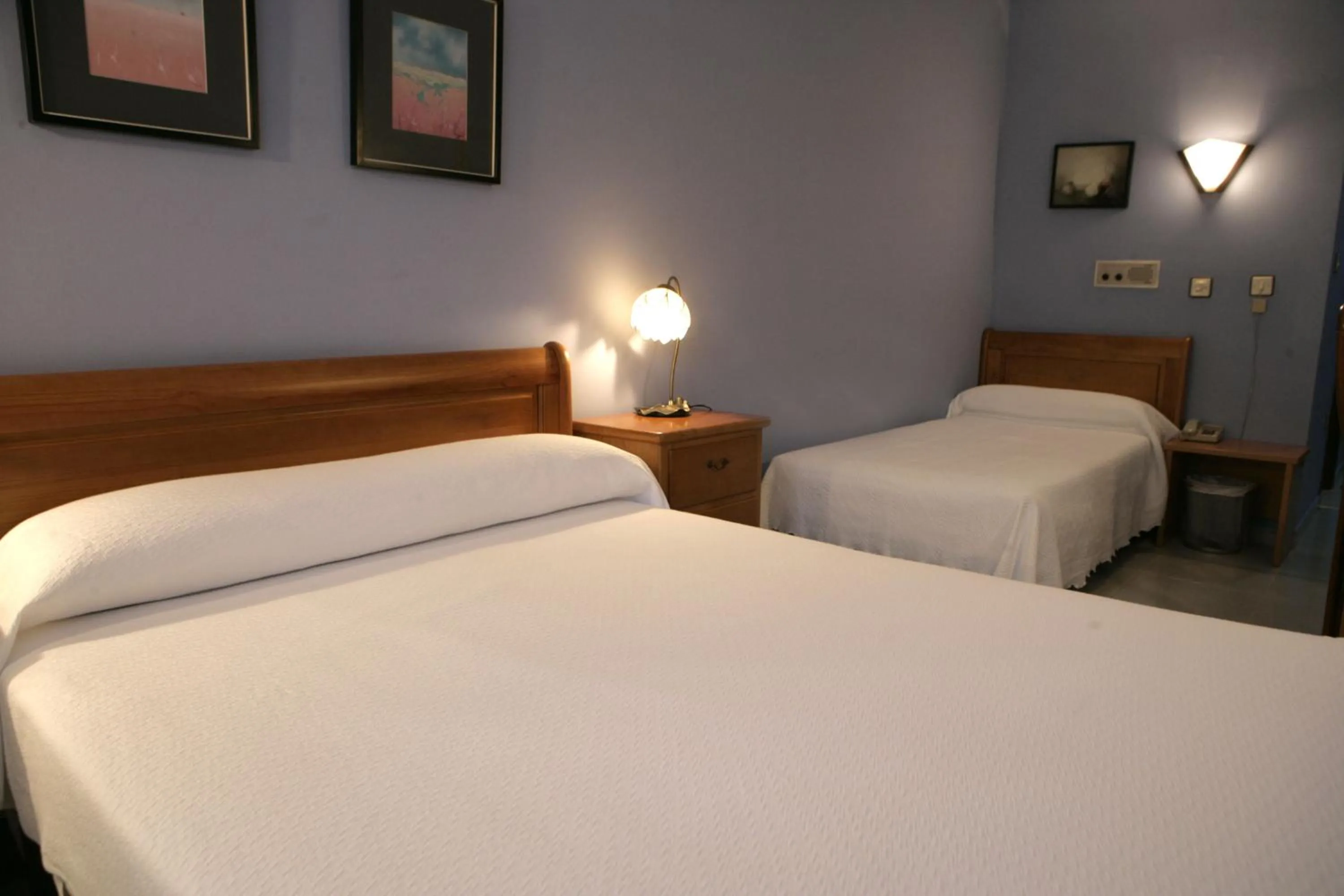 Photo of the whole room in Hotel Azpiazu