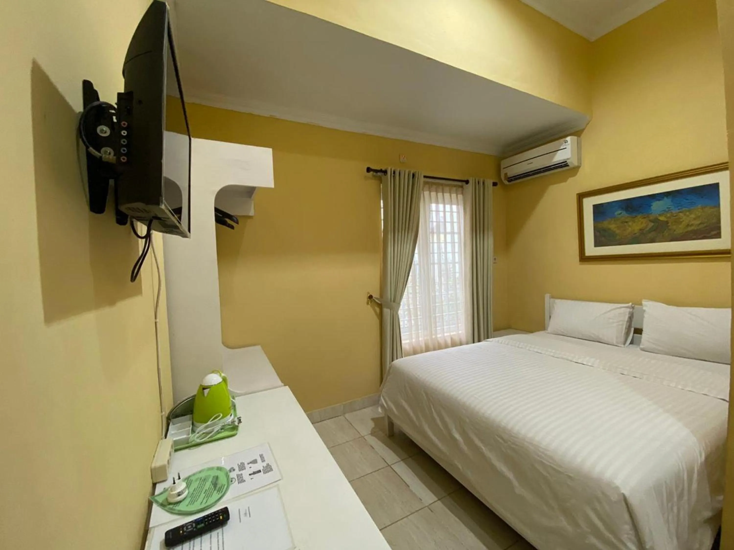 Bedroom, Bed in Omah Inap D24 Syariah near Universitas Aisyiah Yogyakarta Mitra RedDoorz