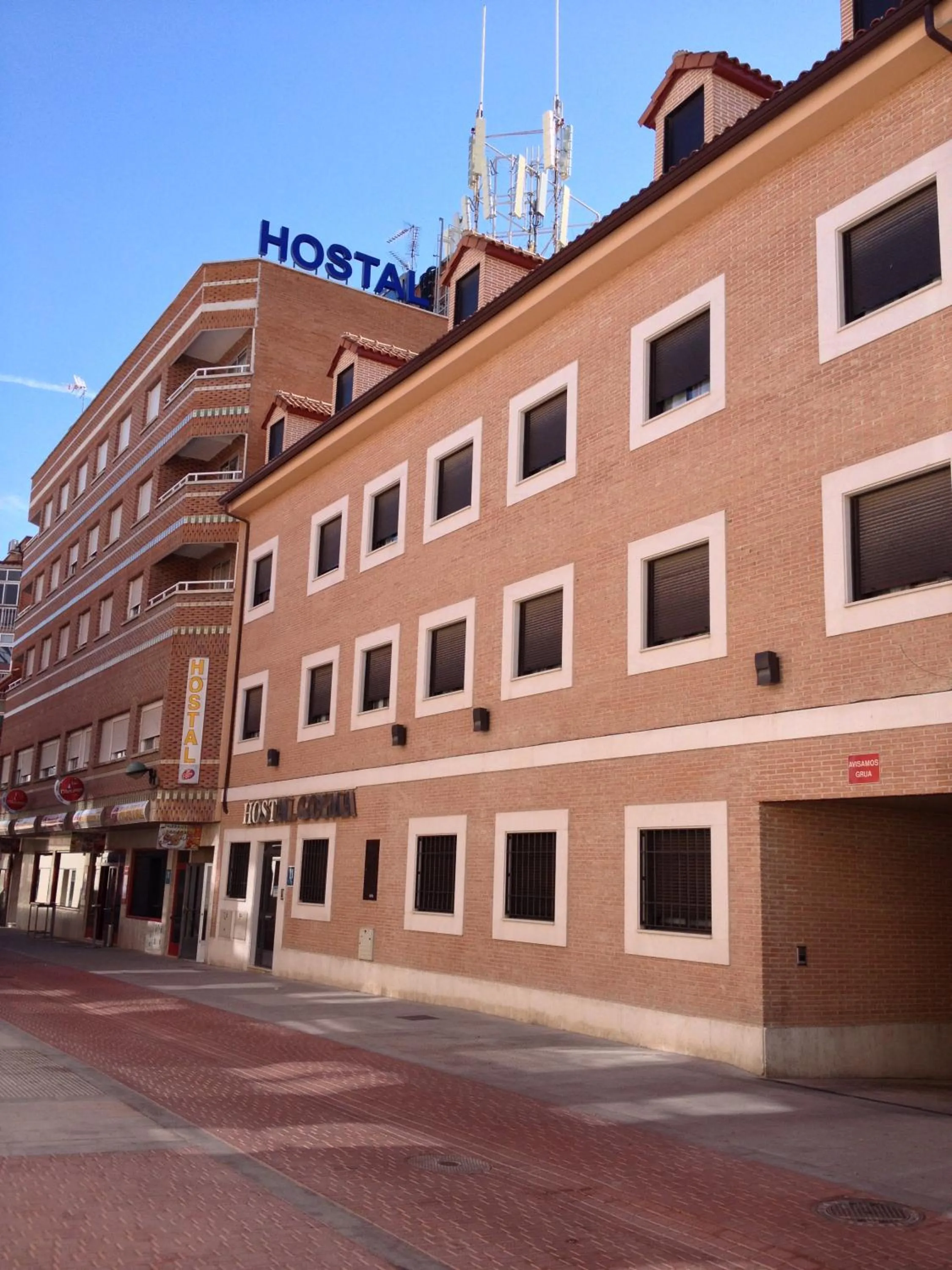 Facade/entrance in Hostal Goyma I