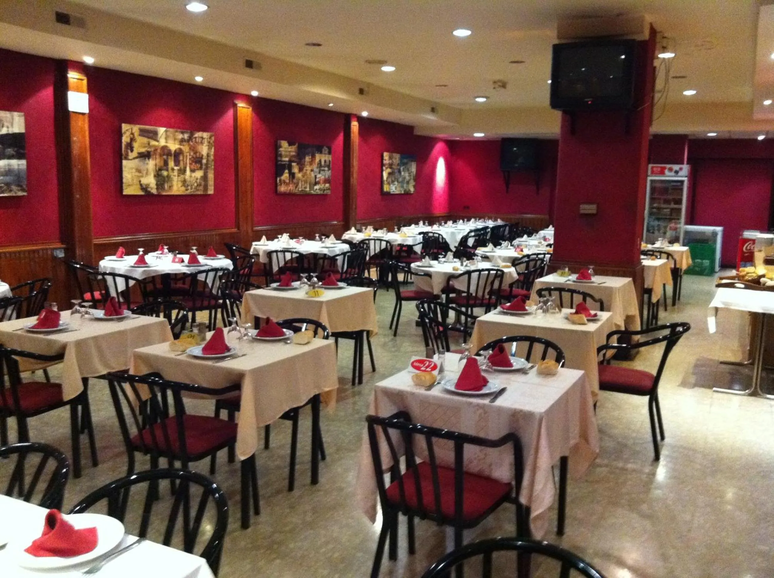 Restaurant/places to eat in Hostal Goyma I