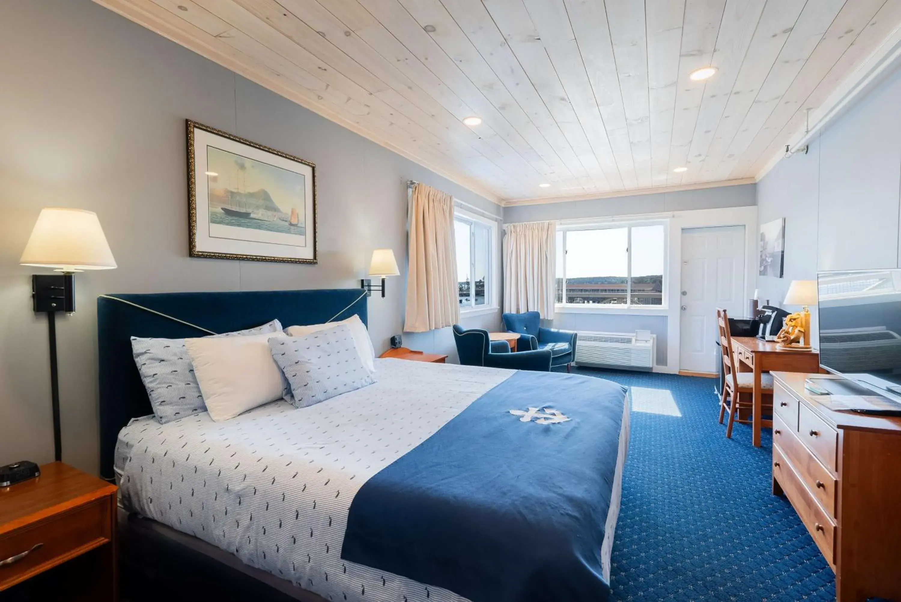 King Corner Harbor View in Fisherman's Wharf Inn King Corner Harbor View in Fisherman's Wharf Inn