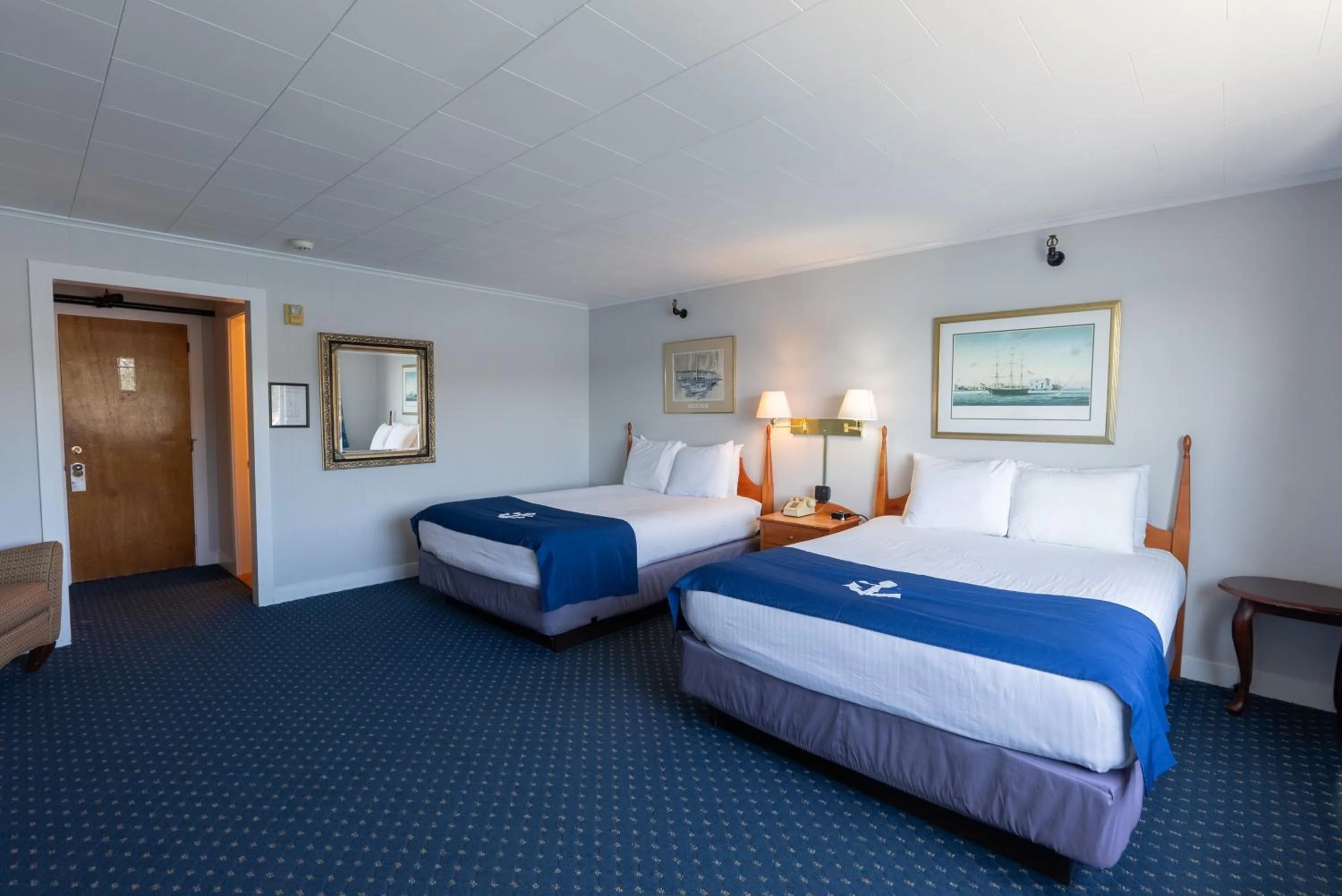 Photo of the whole room, Bed in Fisherman's Wharf Inn