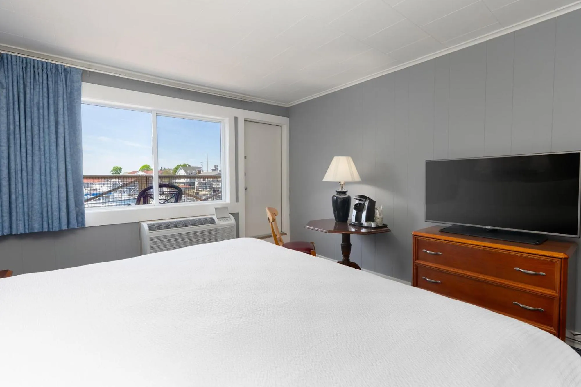Bedroom, Bed in Fisherman's Wharf Inn