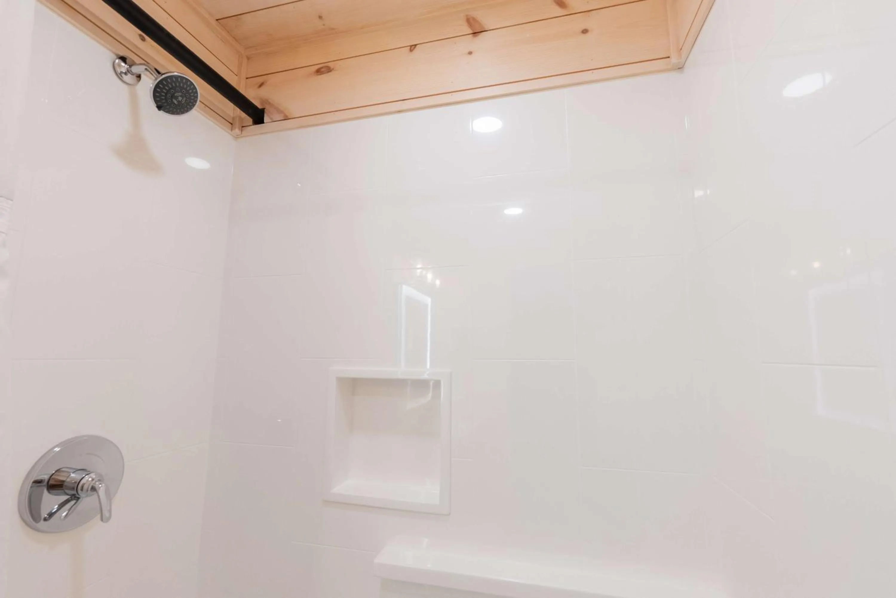 Bathroom in Fisherman's Wharf Inn