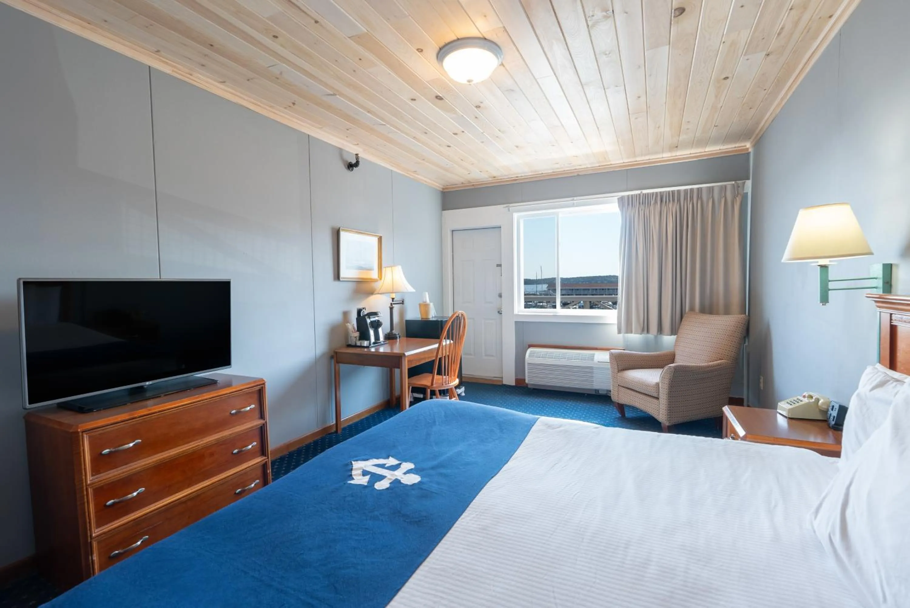 Bedroom, Bed in Fisherman's Wharf Inn