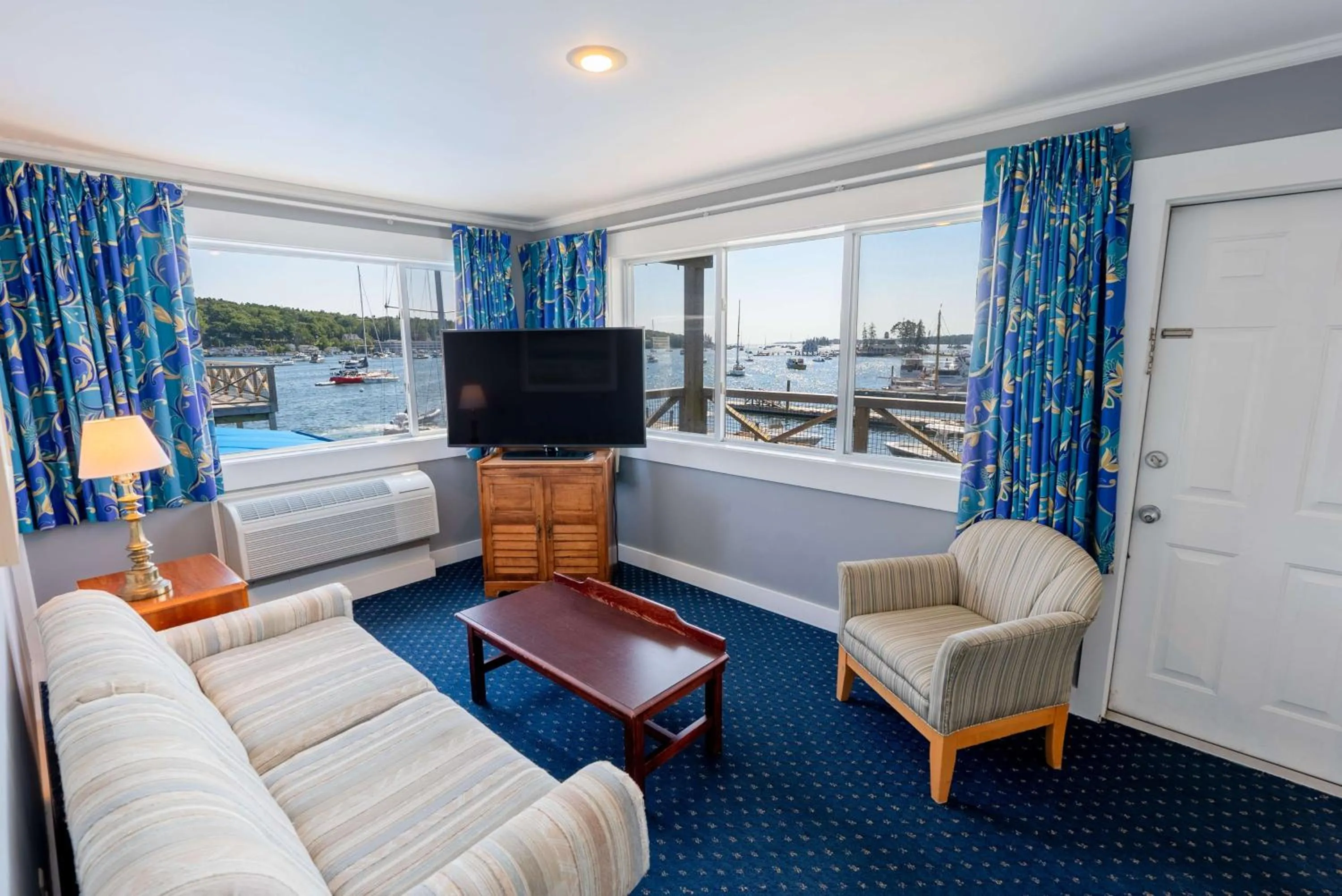 Photo of the whole room in Fisherman's Wharf Inn