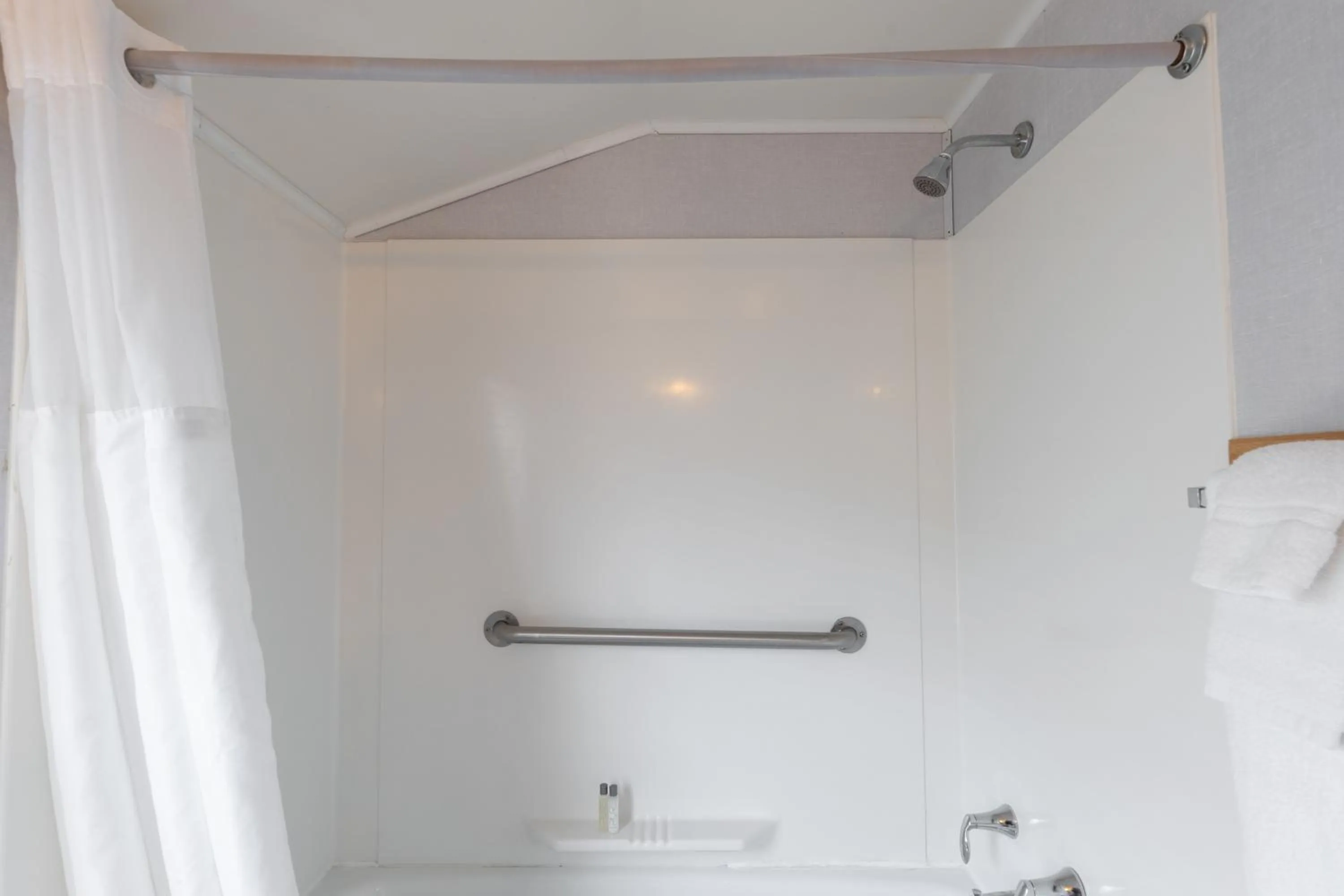 Bathroom in Fisherman's Wharf Inn