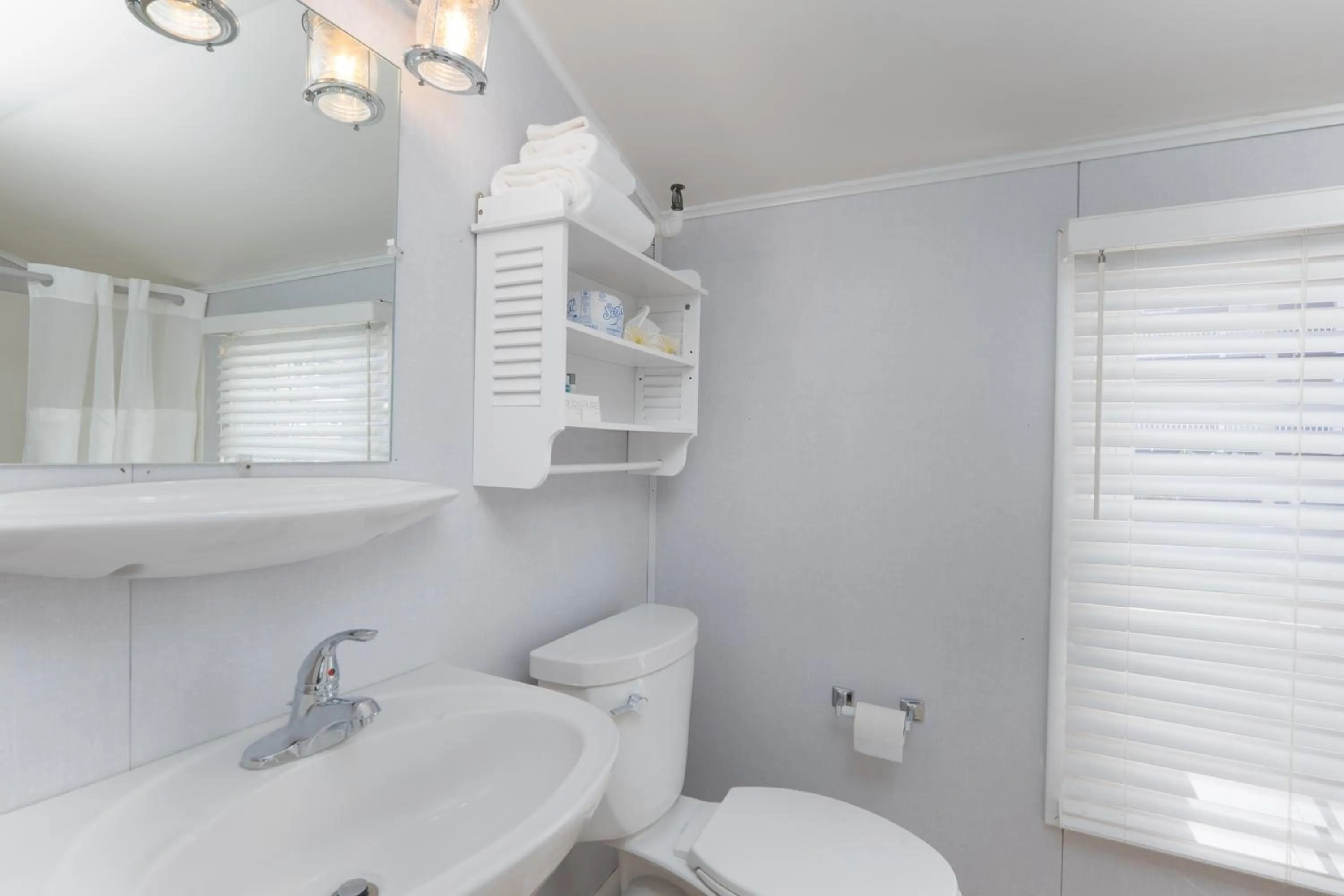 Bathroom in Fisherman's Wharf Inn