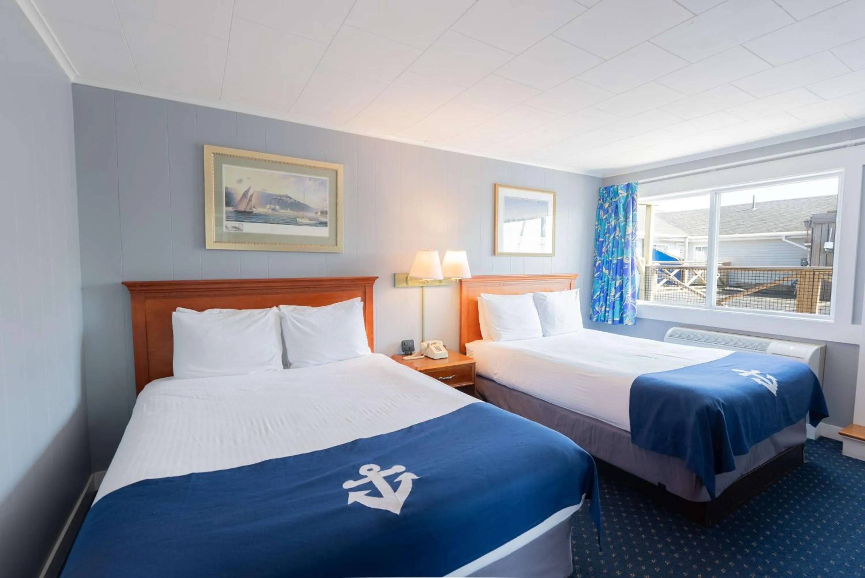 Photo of the whole room, Bed in Fisherman's Wharf Inn