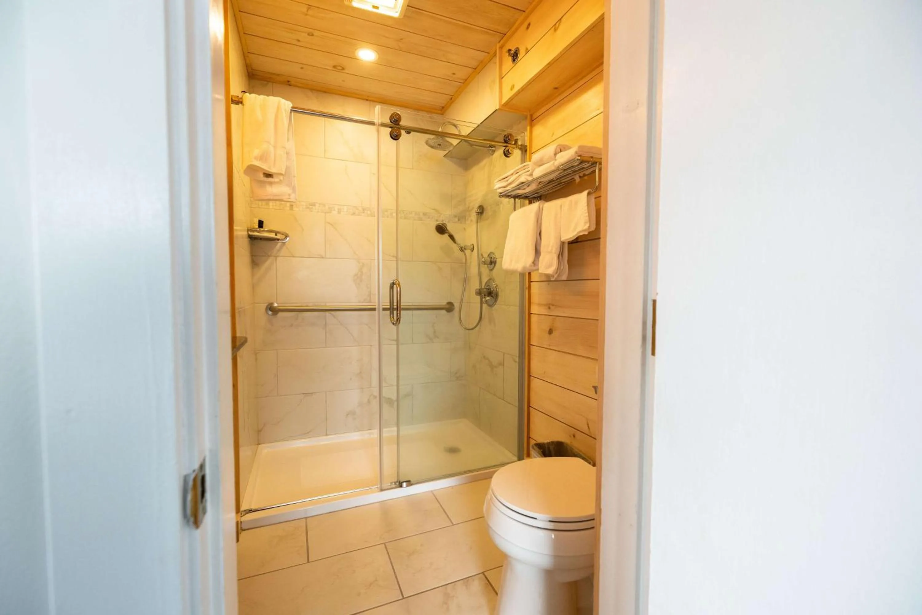 Bathroom in Fisherman's Wharf Inn