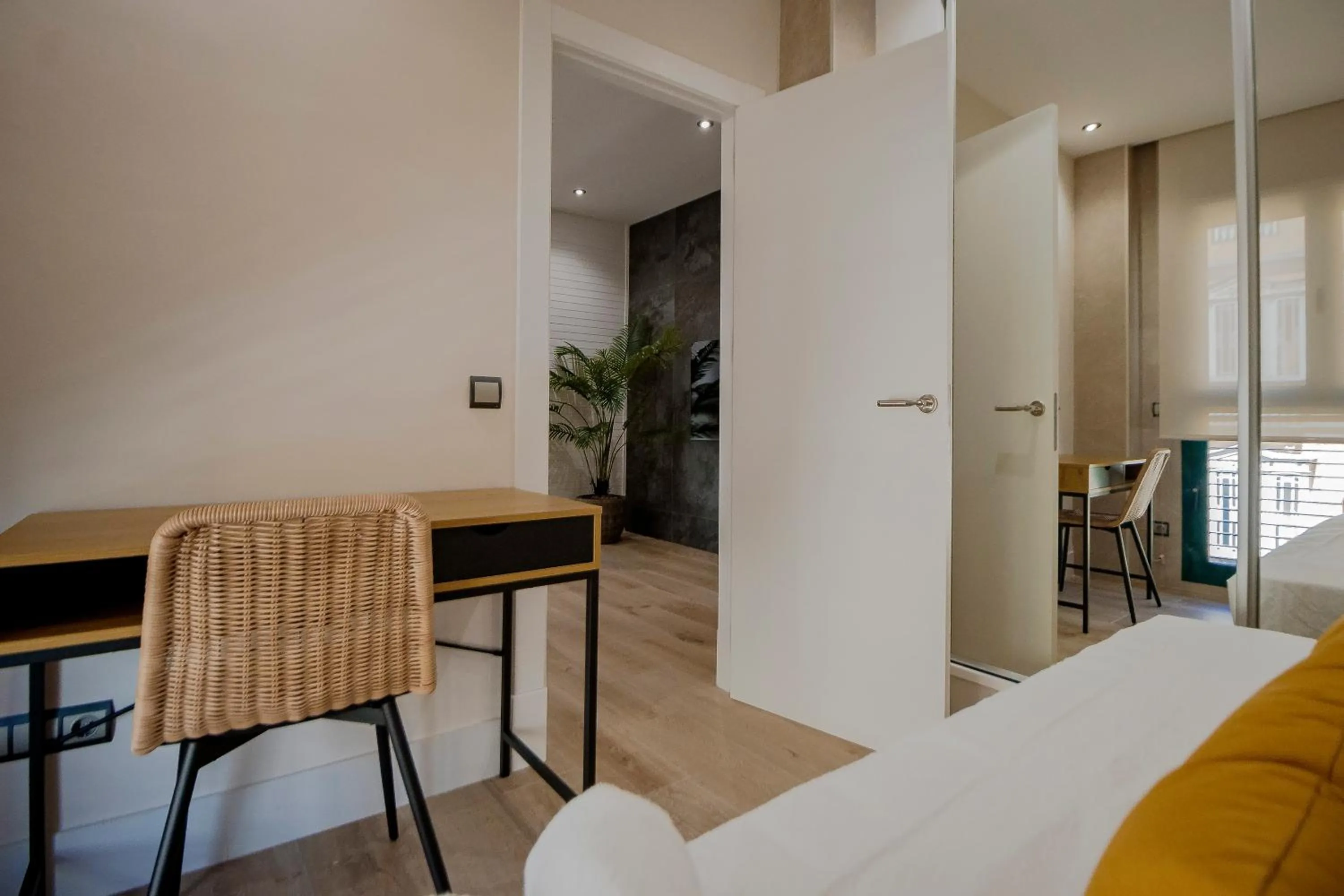 Bedroom, Bed in Apartamentos Suites Oficentro Original