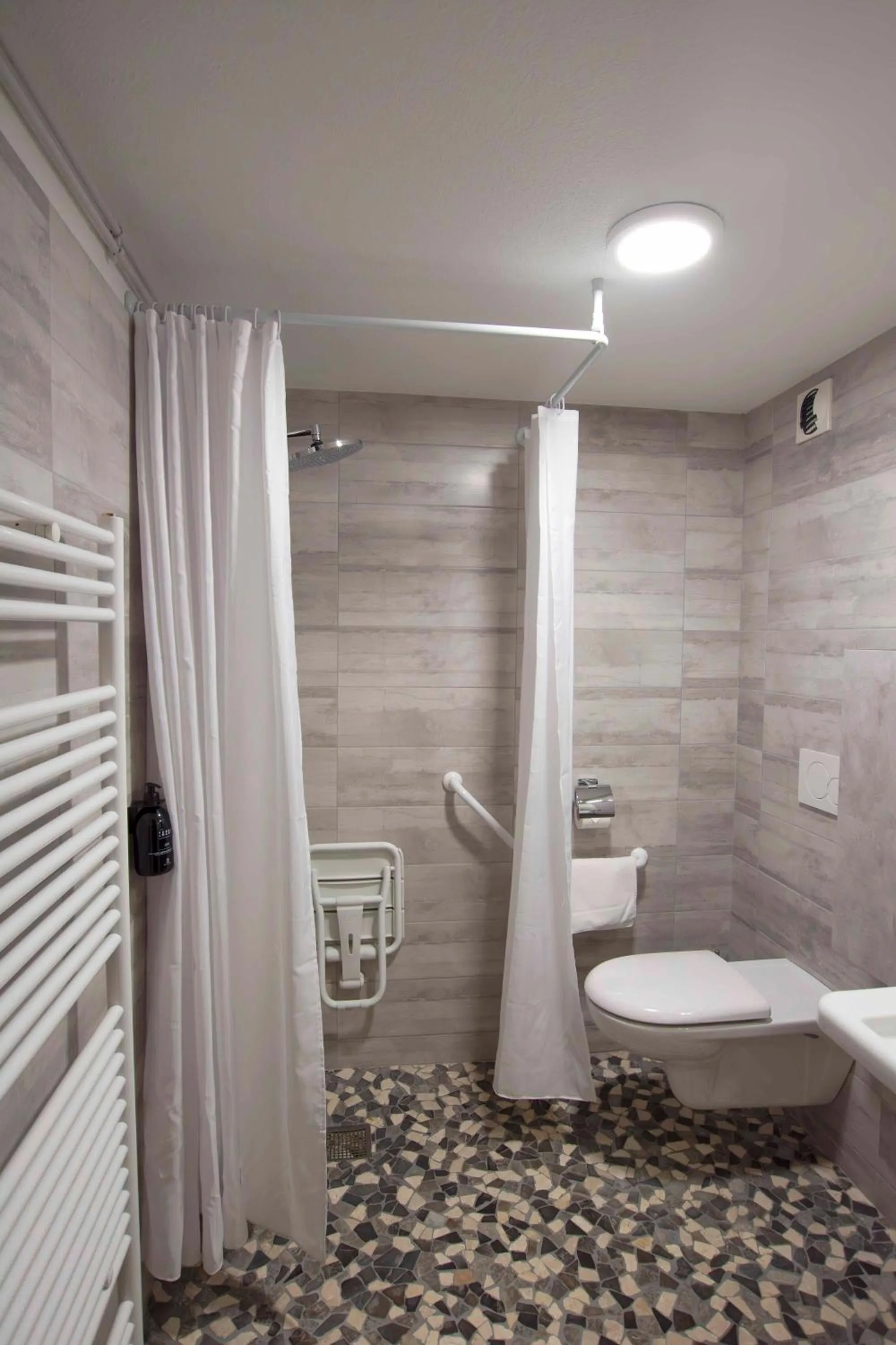 Shower in Domaine de la Plagnette