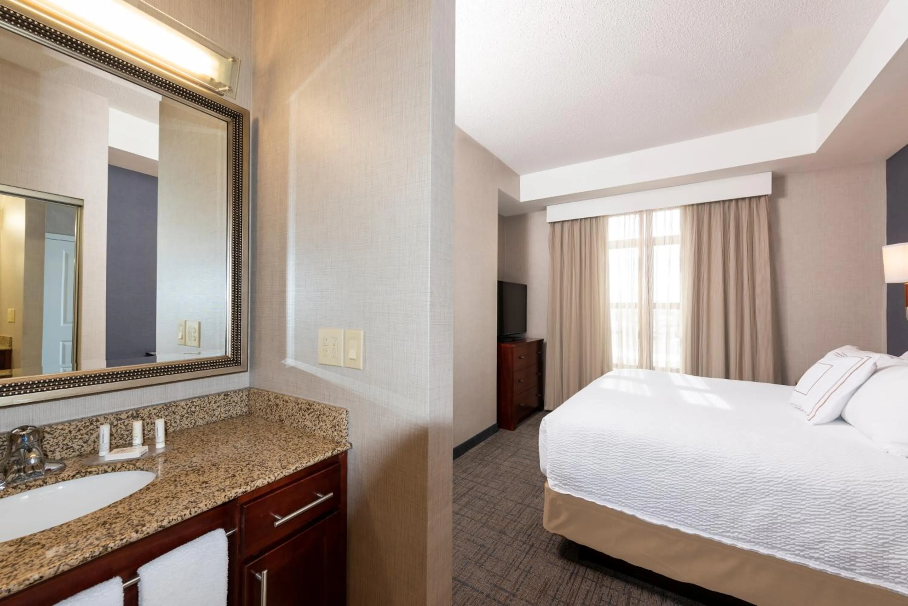 Bedroom, Bed in Residence Inn by Marriott Midland
