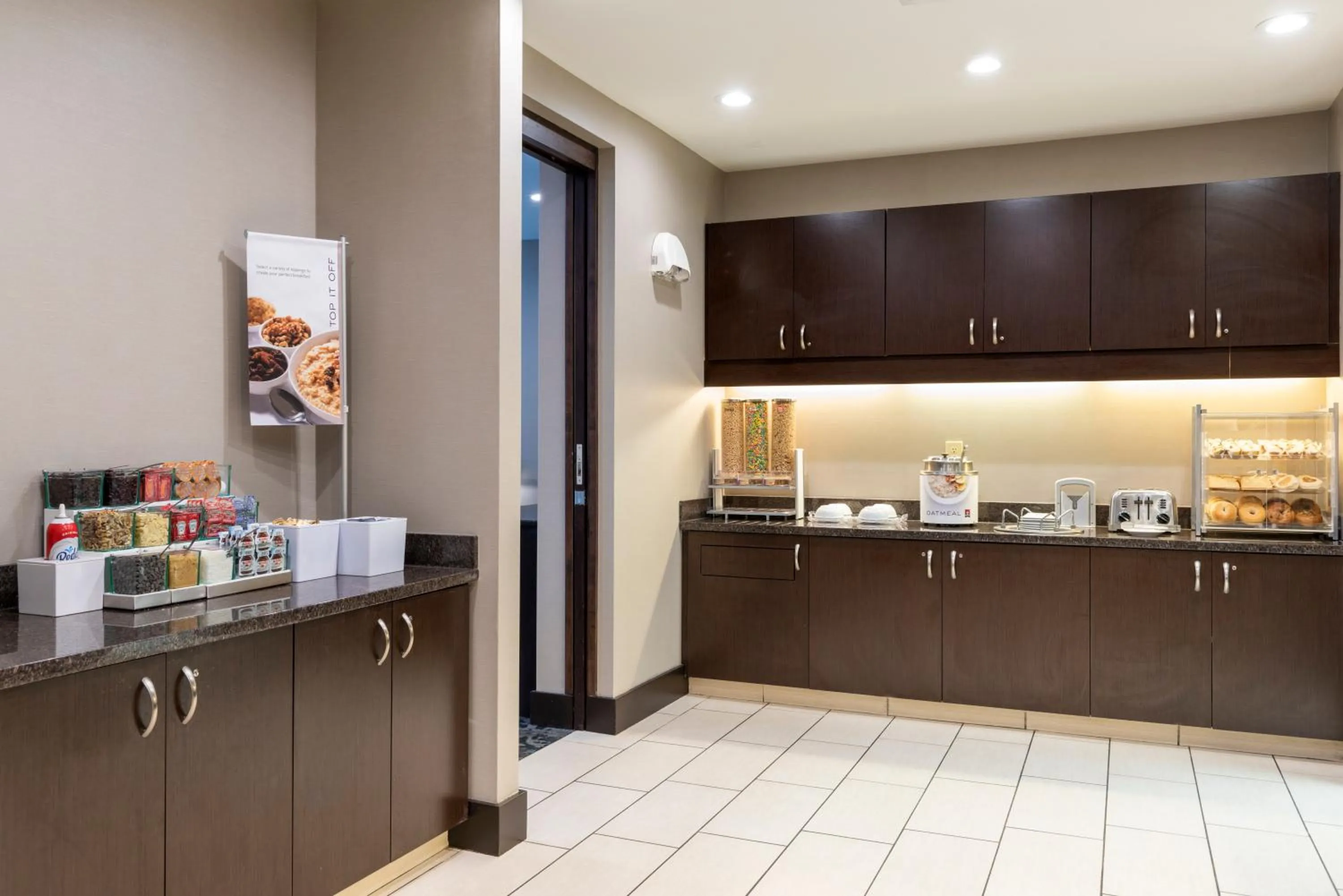 Buffet breakfast in Residence Inn by Marriott Midland