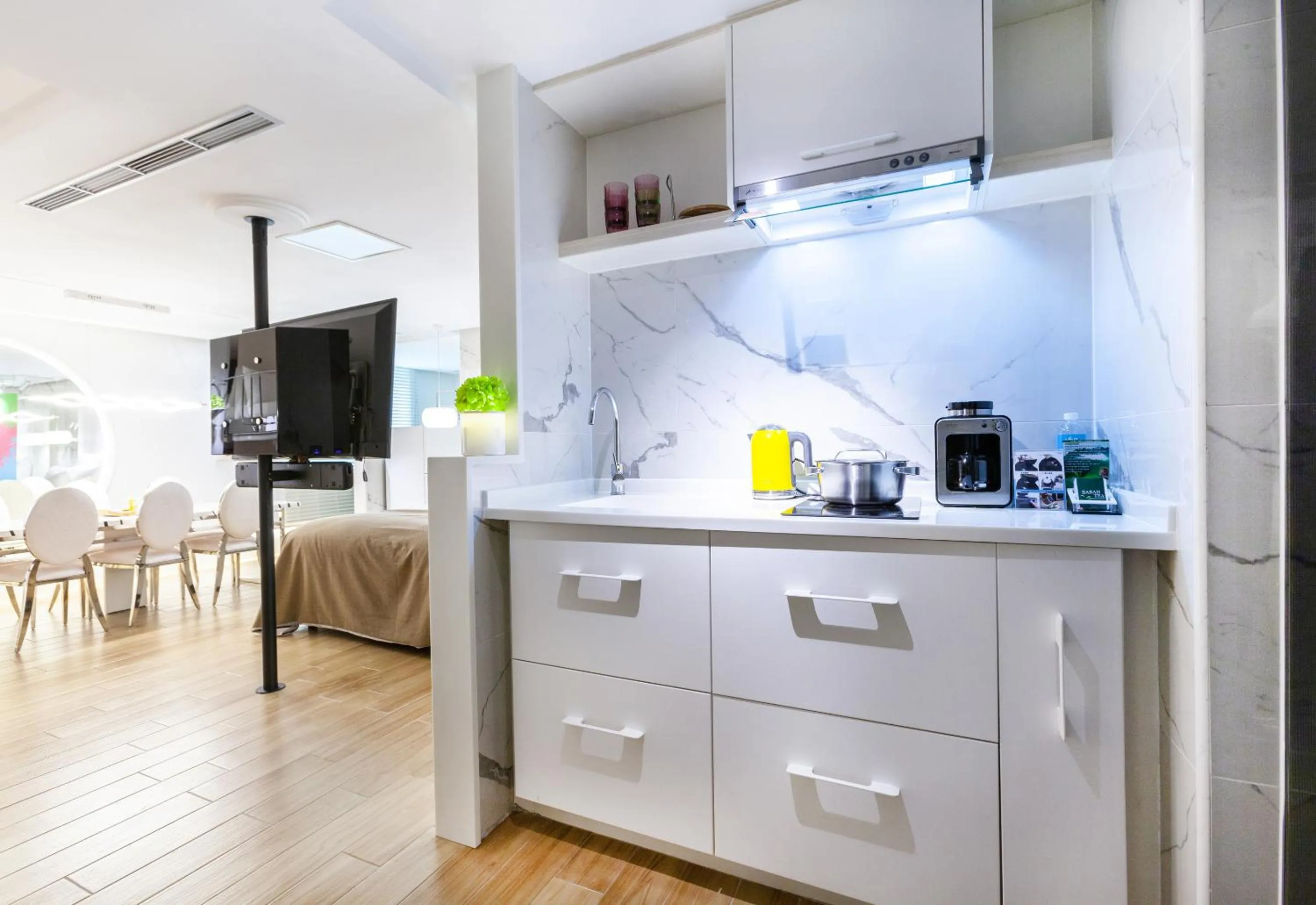 Kitchen or kitchenette in Chao Motel