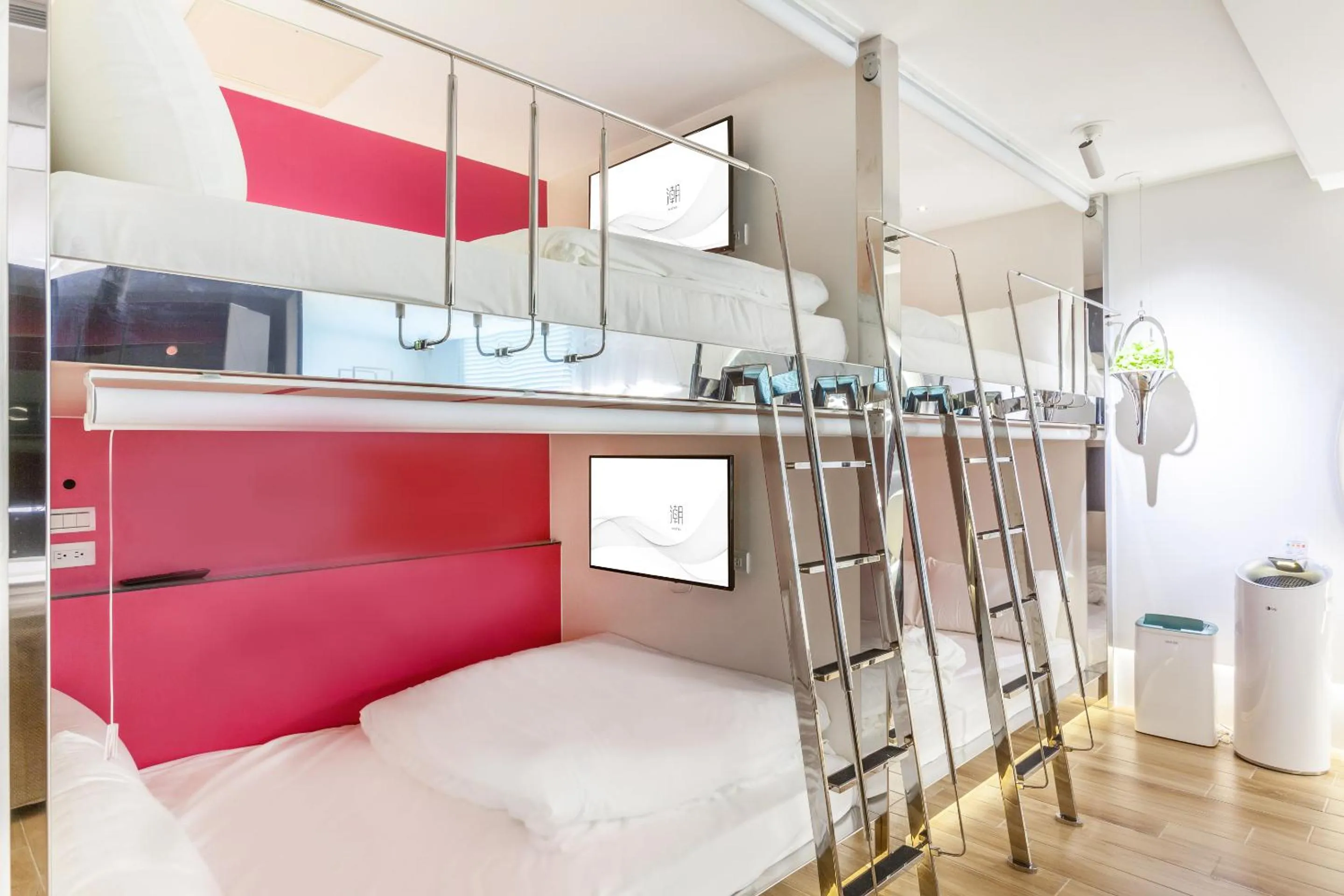 bunk bed, Bed in Chao Motel