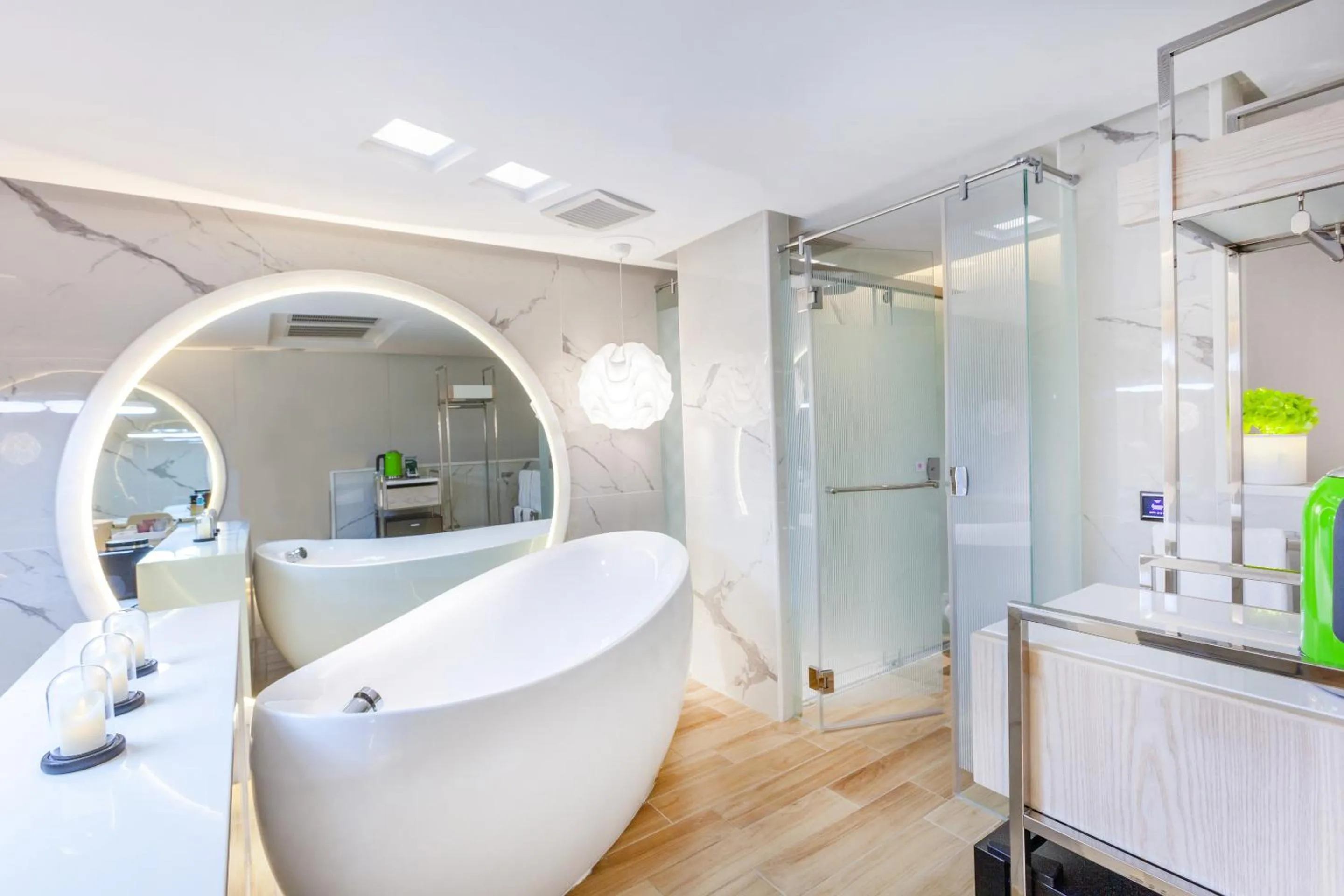 Shower in Chao Motel