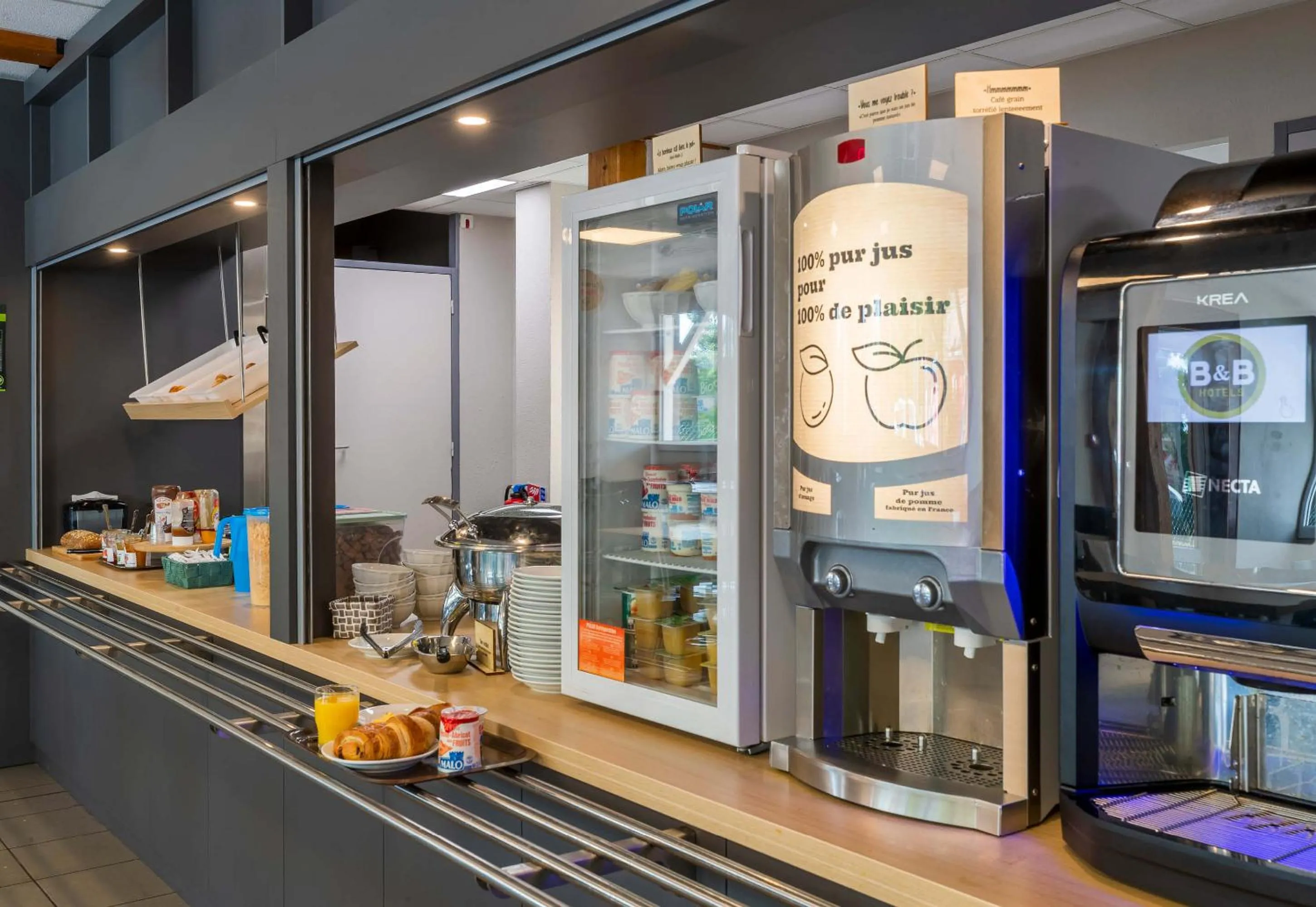 Buffet breakfast in B&B HOTEL Orleans Saint-Jean de Braye