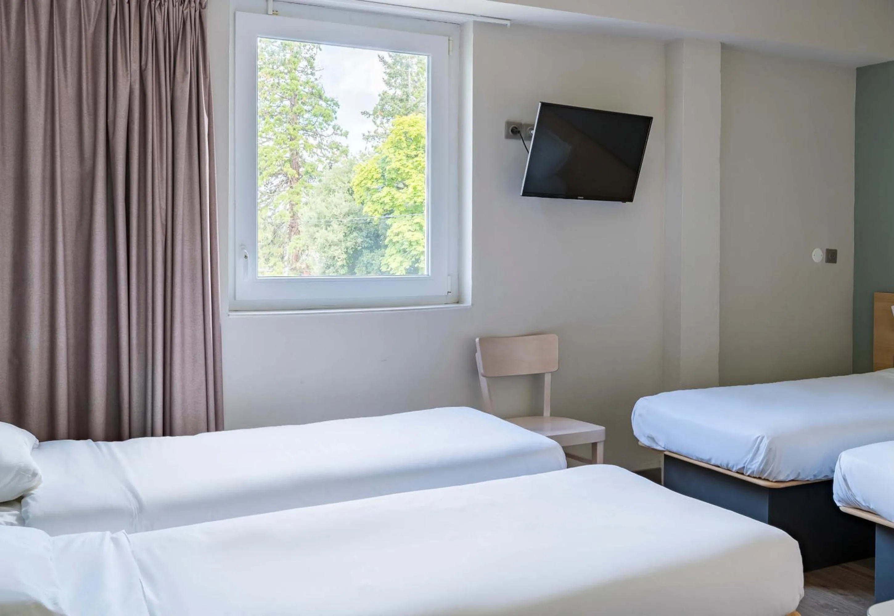 Bedroom, Bed in B&B HOTEL Orleans Saint-Jean de Braye