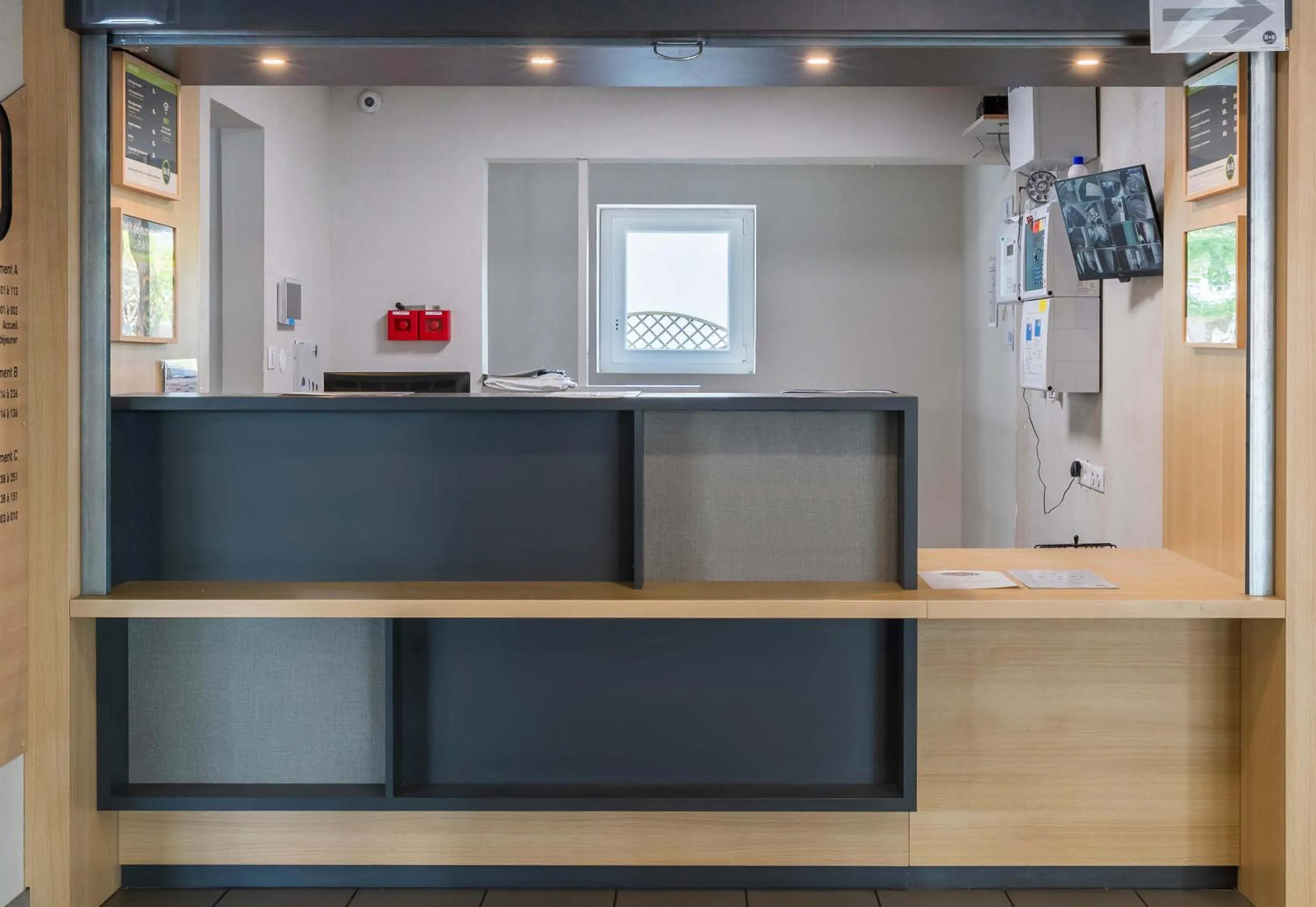 Lobby or reception in B&B HOTEL Orleans Saint-Jean de Braye