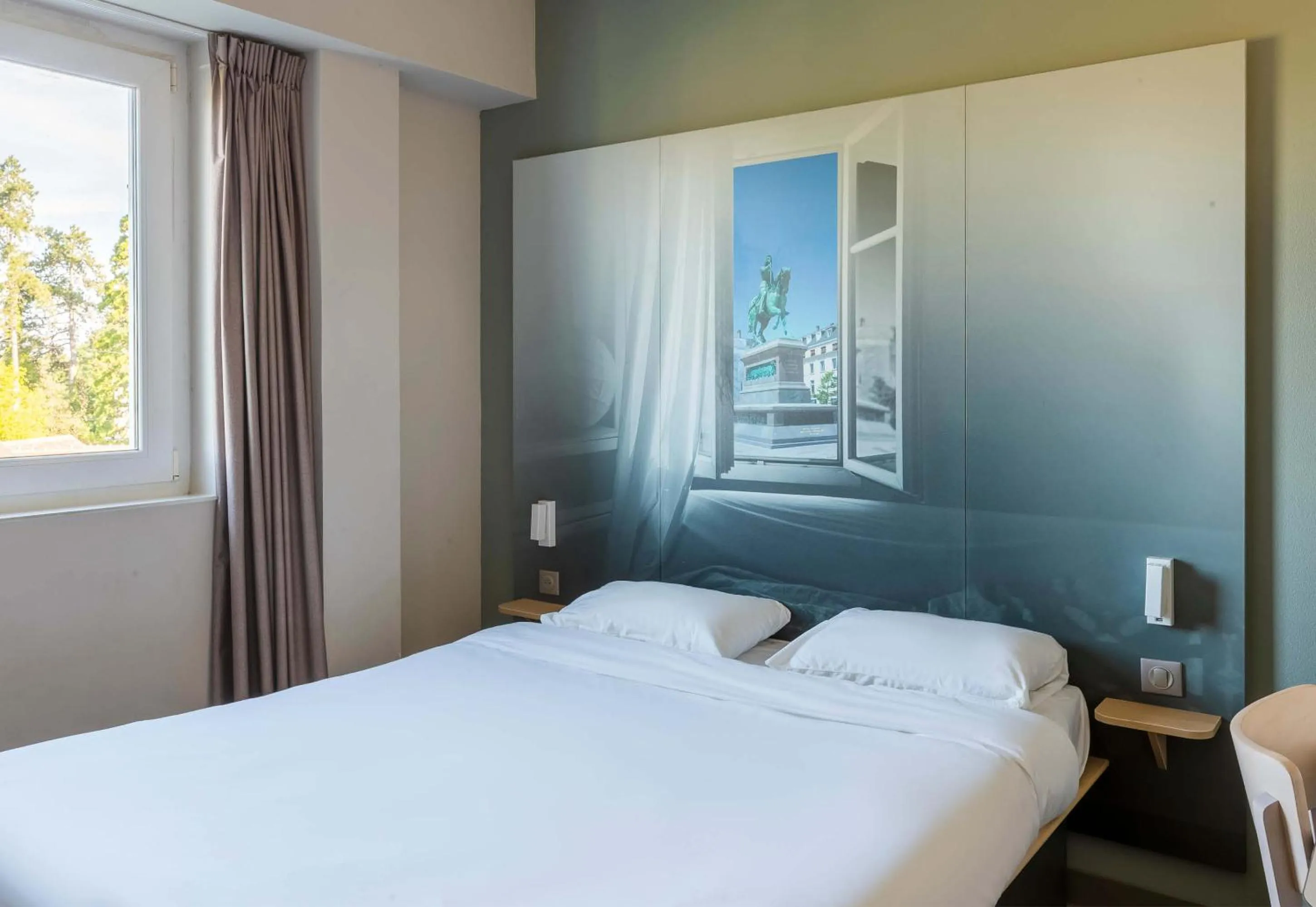 Bedroom, Bed in B&B HOTEL Orleans Saint-Jean de Braye