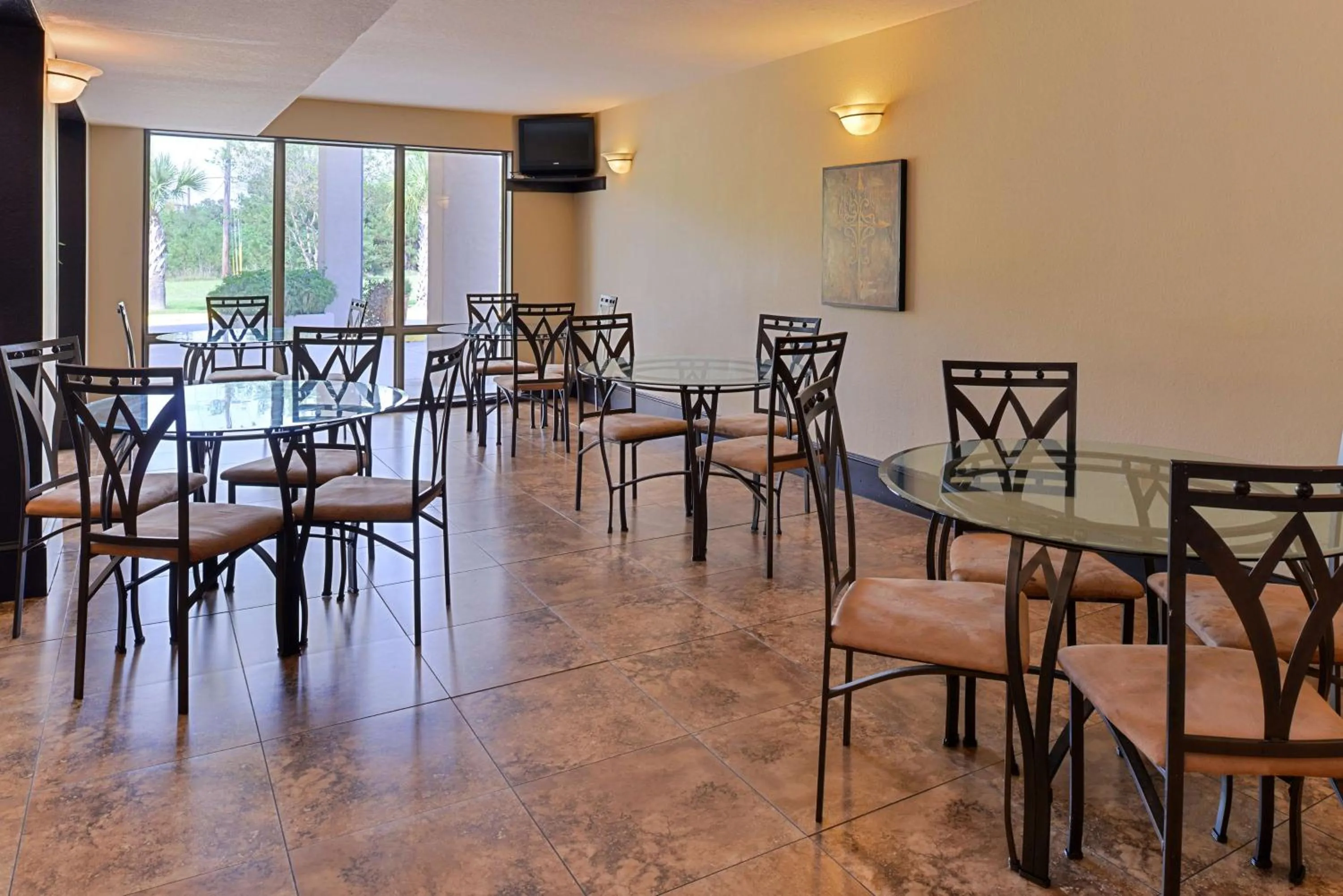 Restaurant/Places to Eat in Americas Best Value Inn Kinder