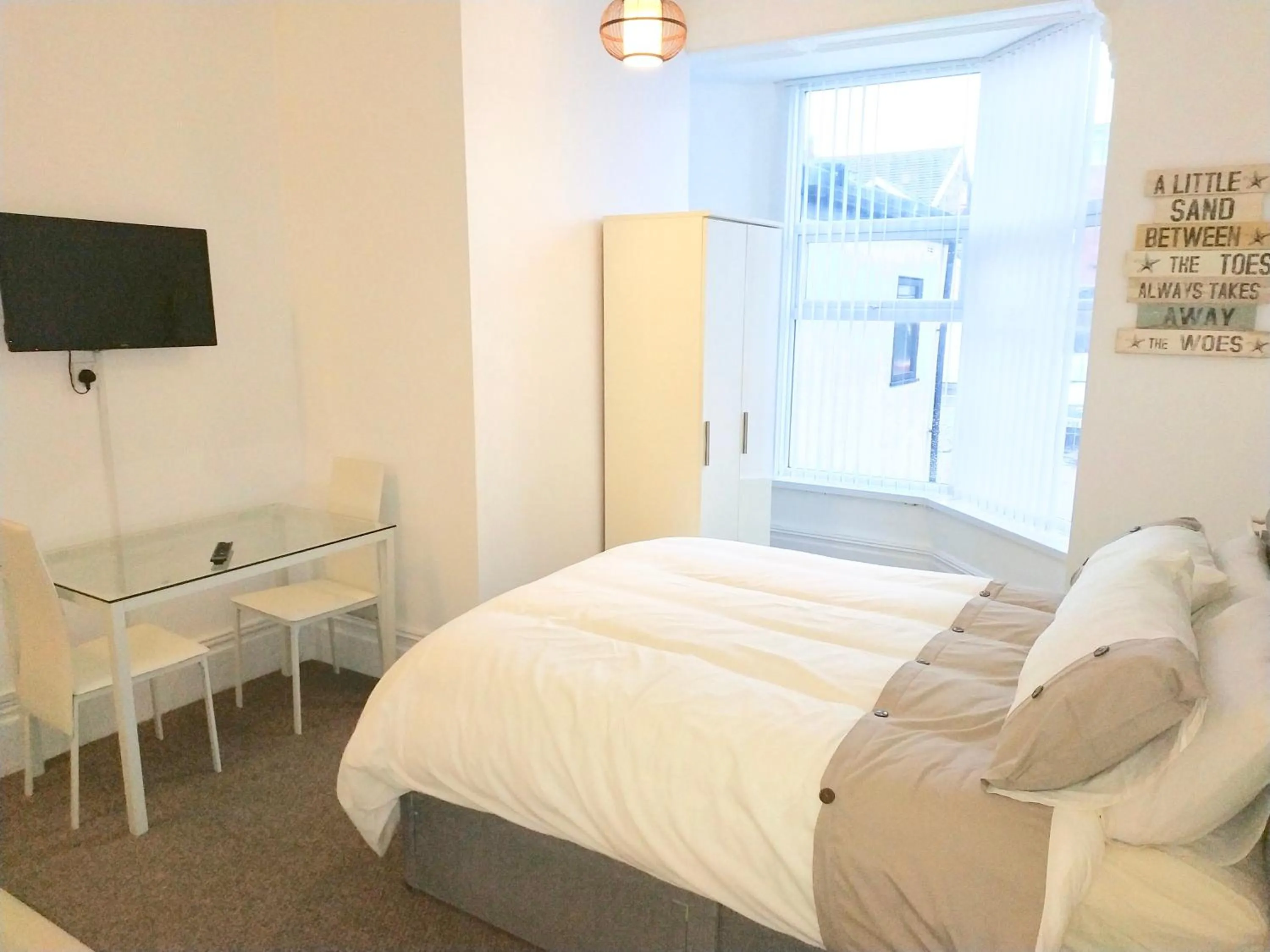 Dining area, Bed in Empress Select Holiday Flats